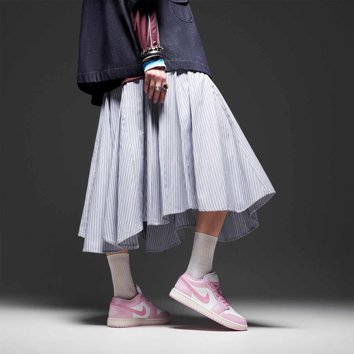 Jordan Zapatillas de deporte rosas y blancas Air 1 Low de Nike — photo 2