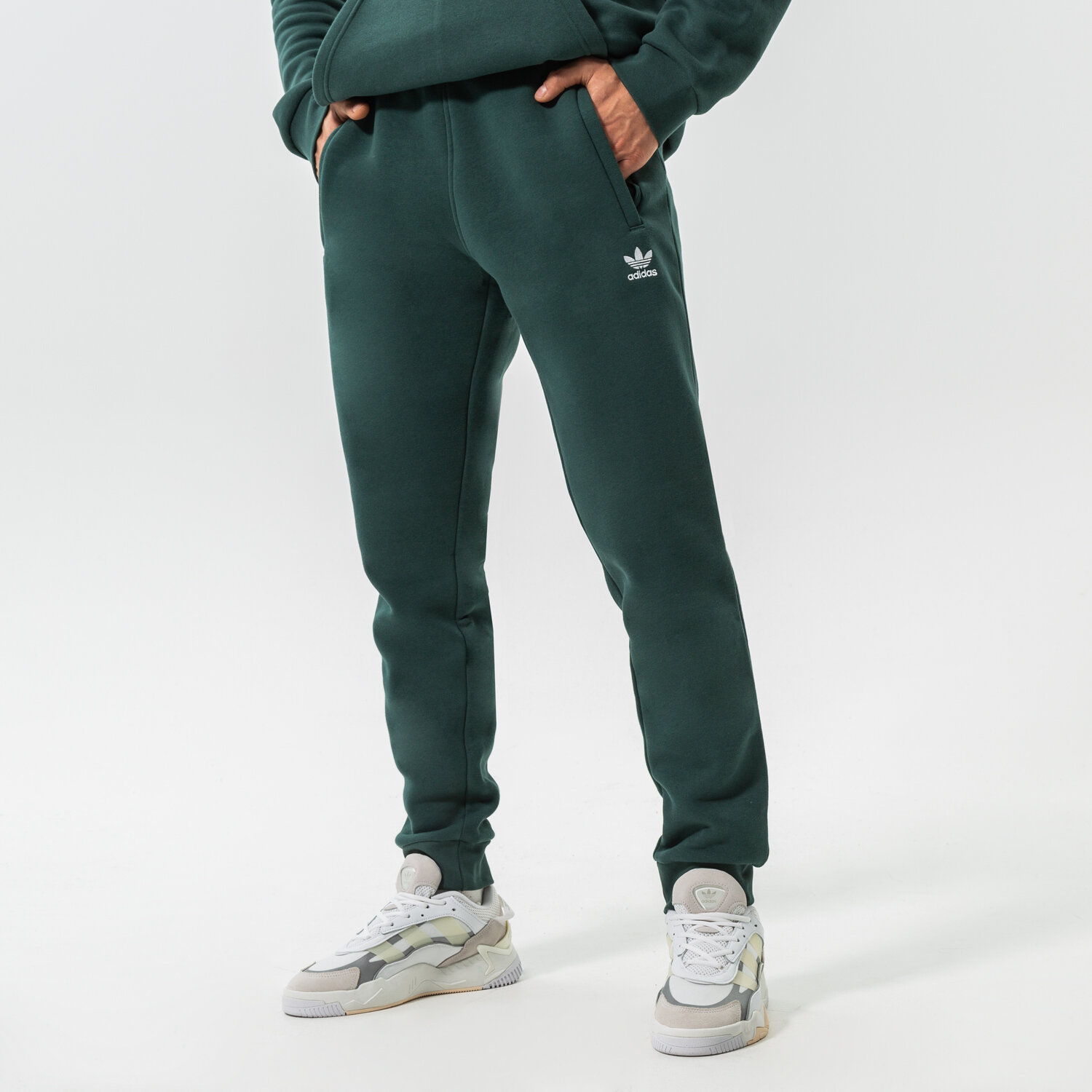 Herren Hosen ADIDAS HOSE ESSENTIALS PANT HK0106 Grün