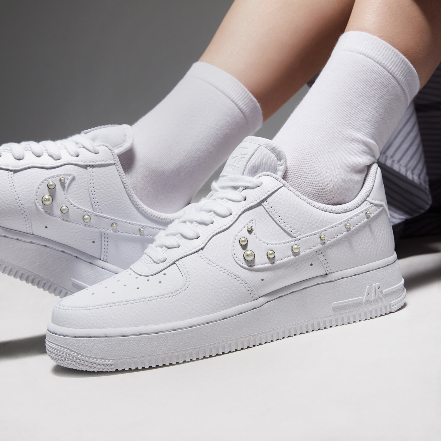 Nike Air Force 1 Low '07 White Pearl Swoosh (Women's) — foto 3
