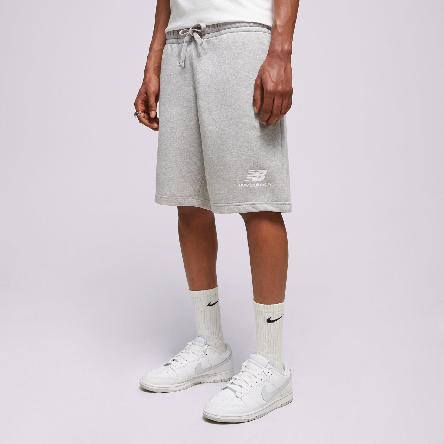 Herren Shorts NEW BALANCE SHORTS ESSENTIALS STACKED LOGO MS31540AG Grau