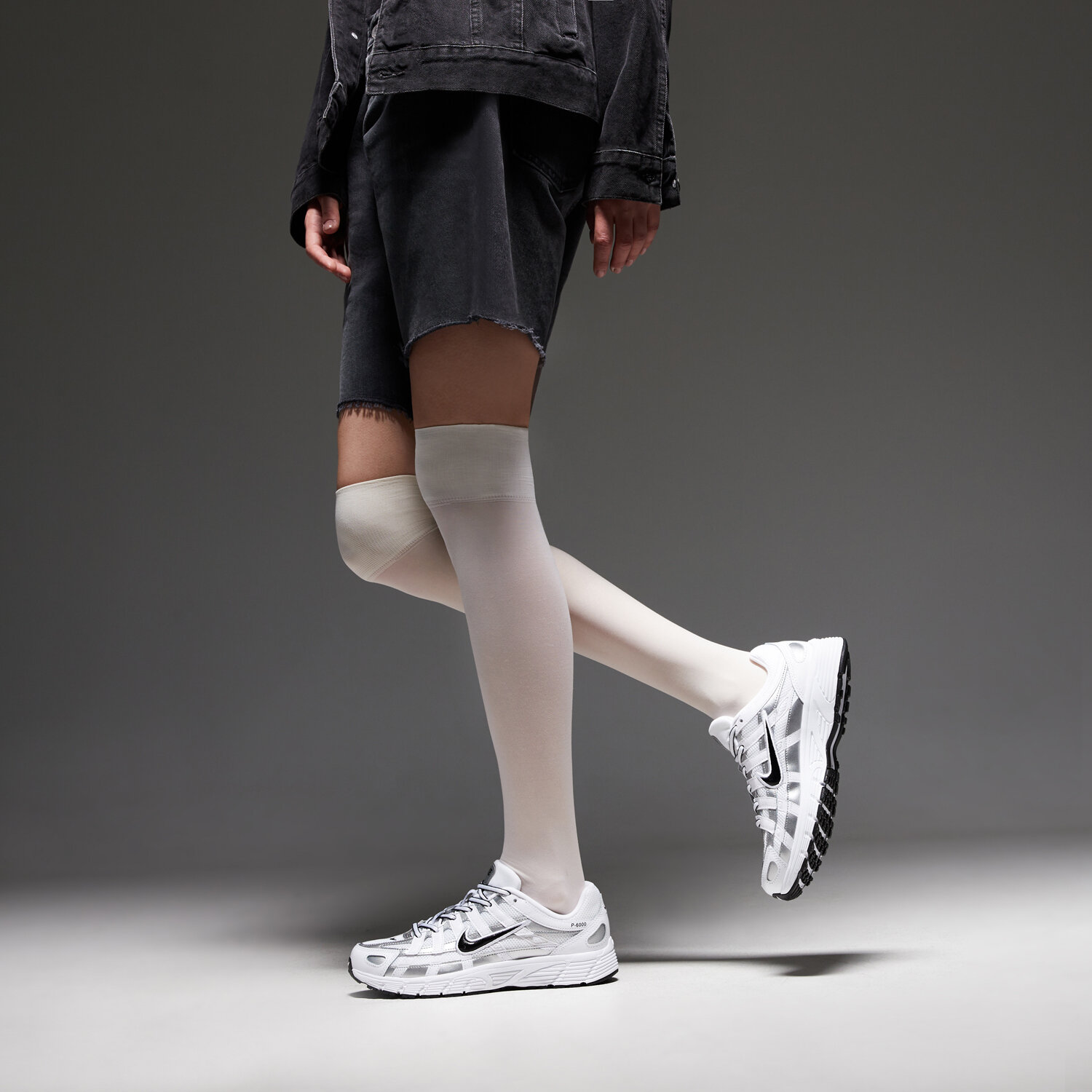 Nike P-6000 BG SE TECH UNISEX - Zapatillas - white/black/metallic silver — foto 2