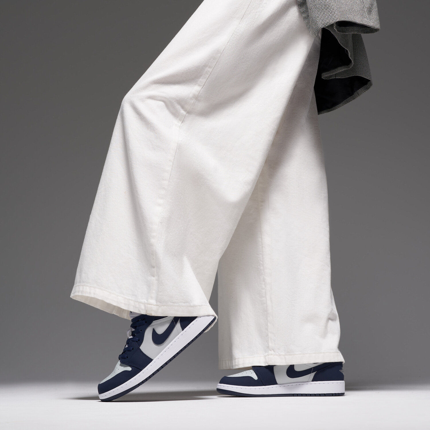 Nike Air Jordan 1 Low — photo 2