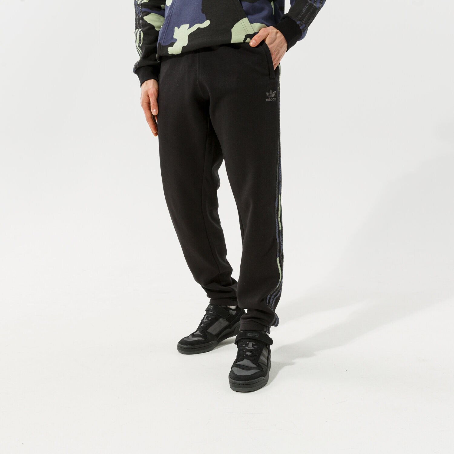Herren Hosen ADIDAS HOSE CAMO PANTS HF4878 Schwarz