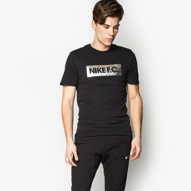 Herren T-Shirt NIKE T-SHIRT FC FOIL 810505010 Schwarz