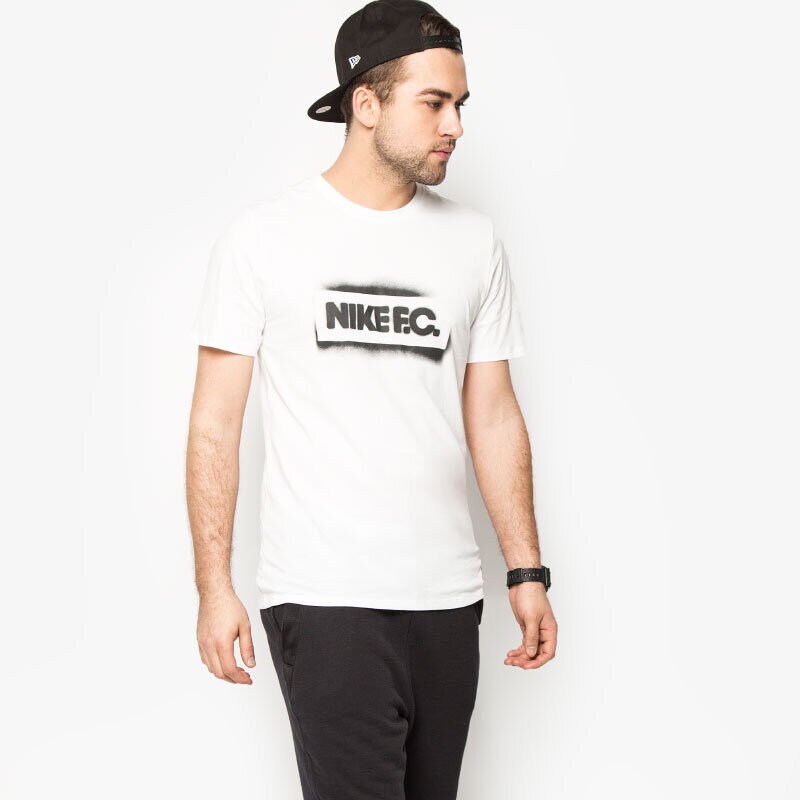 Herren T-Shirt NIKE T-SHIRT FC STENCIL BLOCK TEE 742600100 Weiß