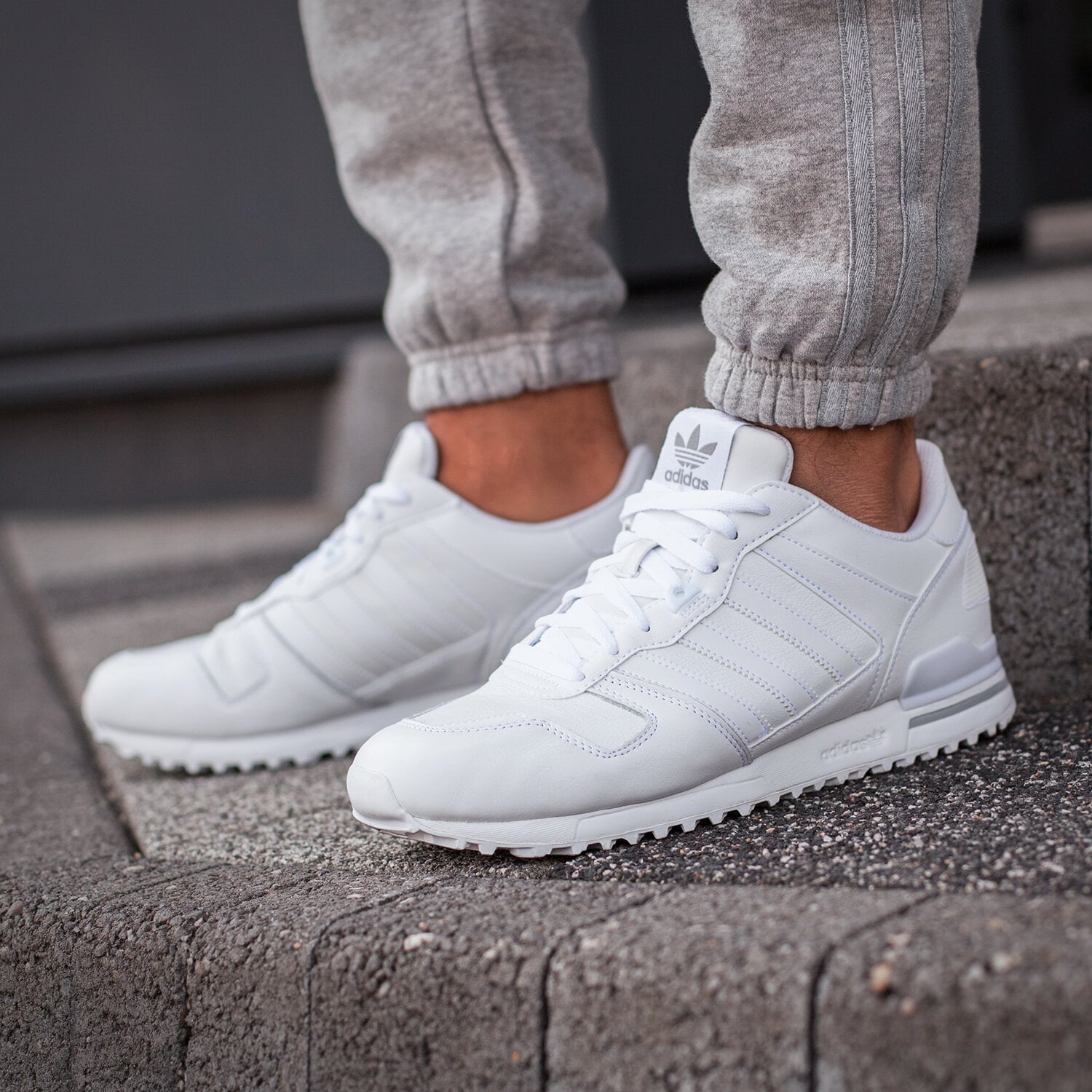 adidas zx700 G62110 【公式通販】