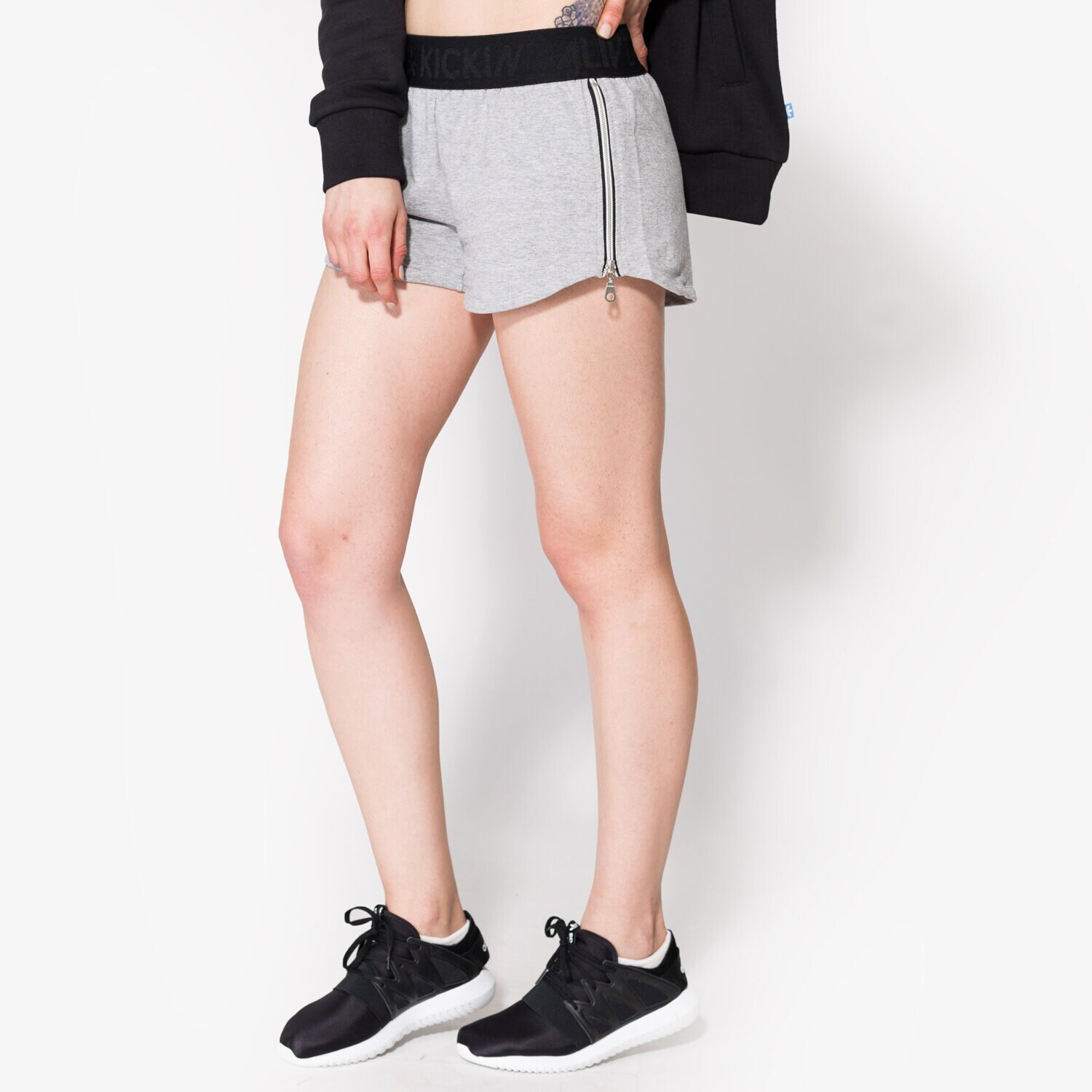 Damen Shorts CONFRONT SHORTS OFENSE CF17SZD23001 Grau