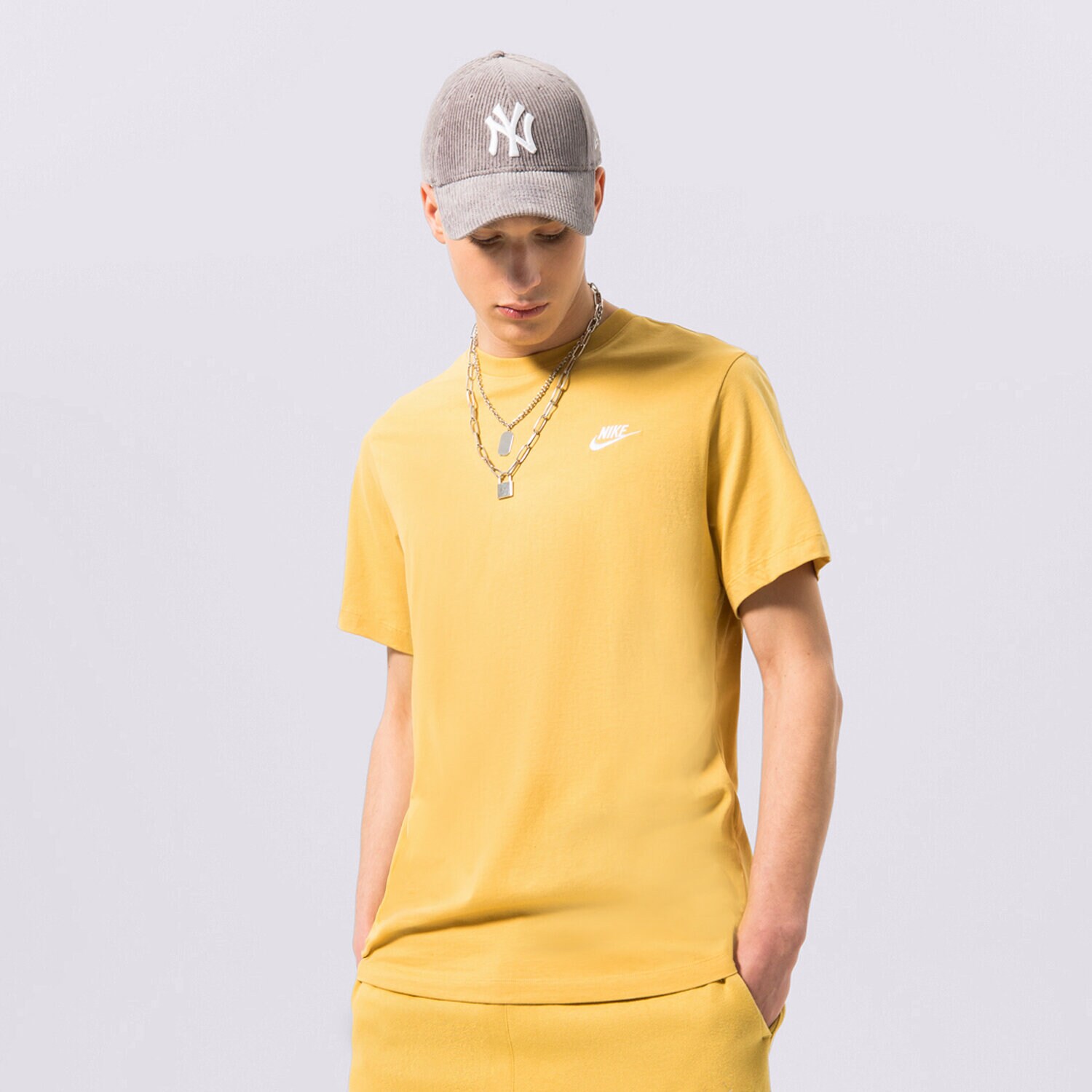 Herren T-Shirt NIKE T-SHIRT SPORTSWEAR CLUB AR4997-725 senfgelb