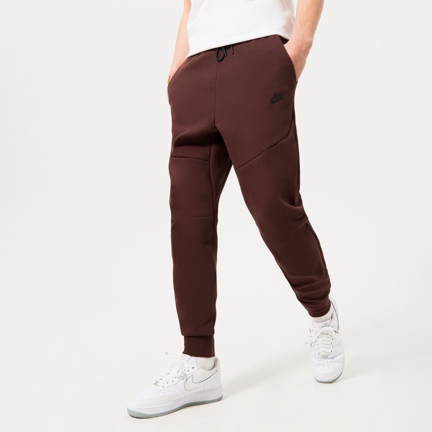 Herren Hosen NIKE HOSE SPORTSWEAR TECH FLEECE CU4495-227 Braun