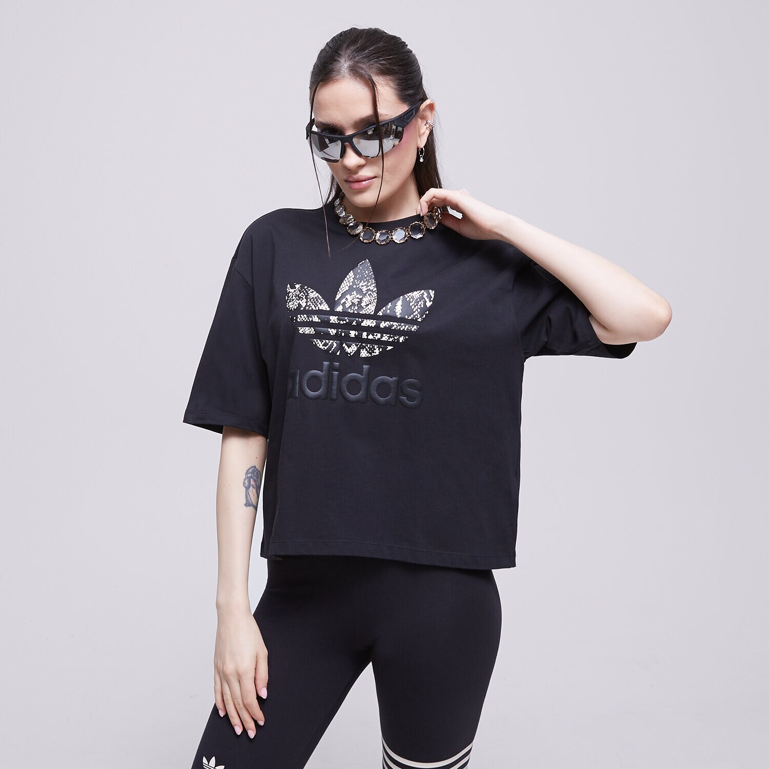 Damen T-Shirt ADIDAS T-SHIRT T-SHIRT GRAPHIC IC6065 Schwarz