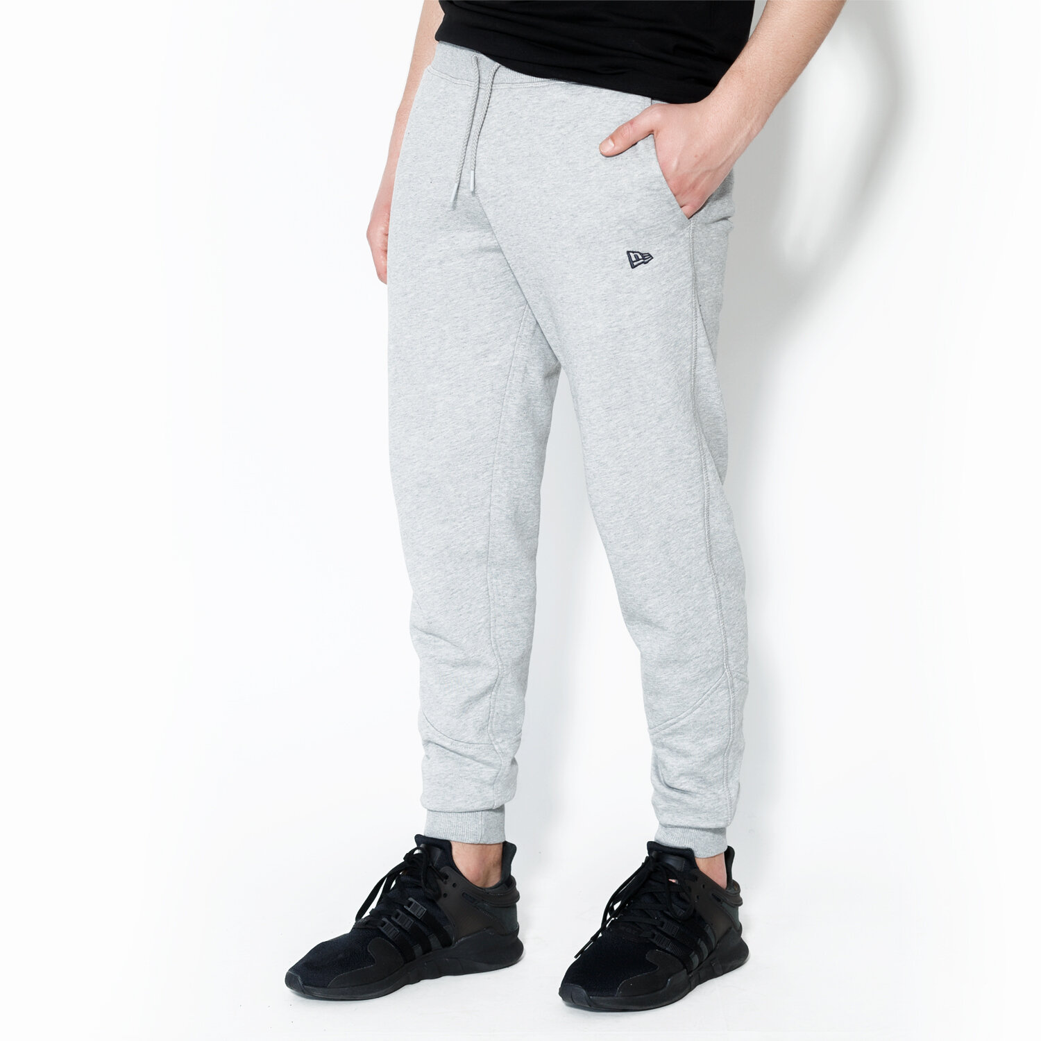 Herren Hosen NEW ERA HOSE ESSENTIAL TRK PANT NE GRY 11419429 Grau