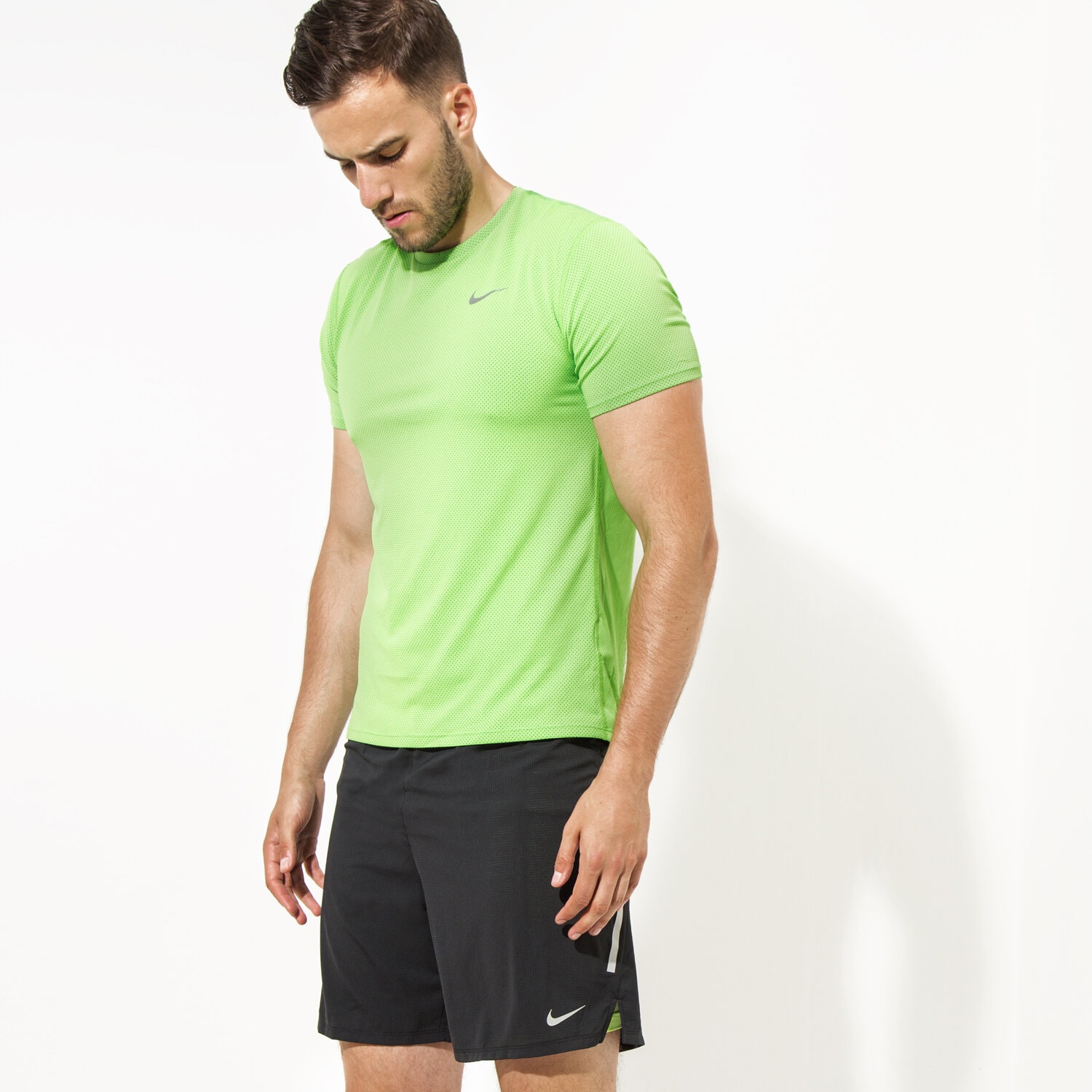 Herren T-Shirt NIKE T-SHIRT DRI-FIT CONTOUR SS 683517313 Grün