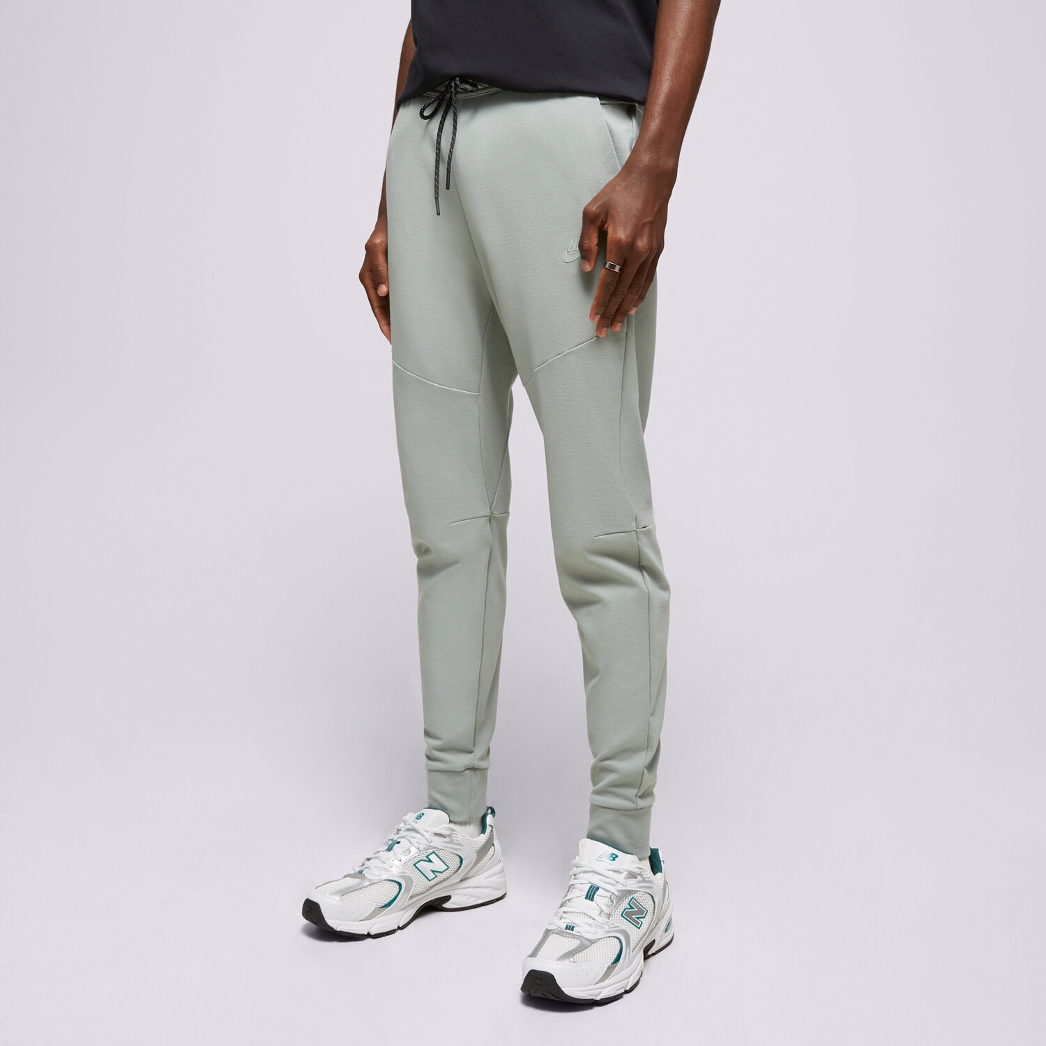 Herren Hosen NIKE HOSE M NK TECH LGHTWHT JGGR DX0826-330 Grün
