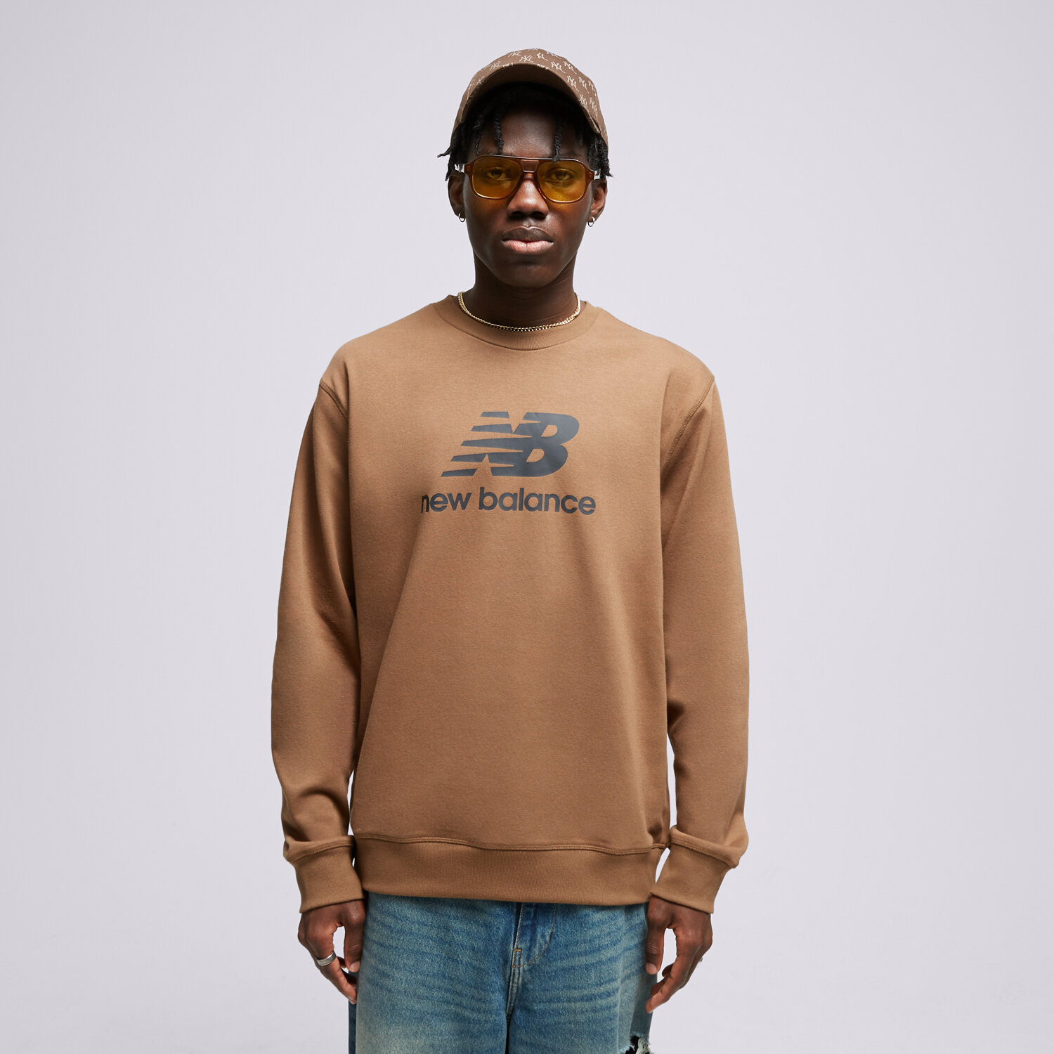 Herren NEW BALANCE SWEATSHIRT ESSENTIALS STACKED LOGO MT31538DHE Braun