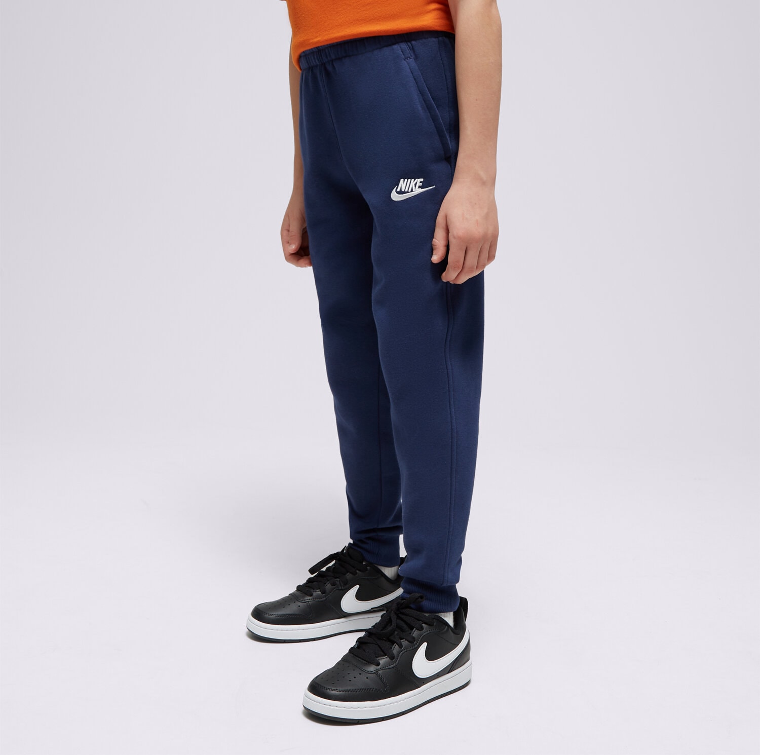 Kinder Hosen NIKE HOSE NIKE CLUB FLEECE BOY FD3008-410 Dunkelblau
