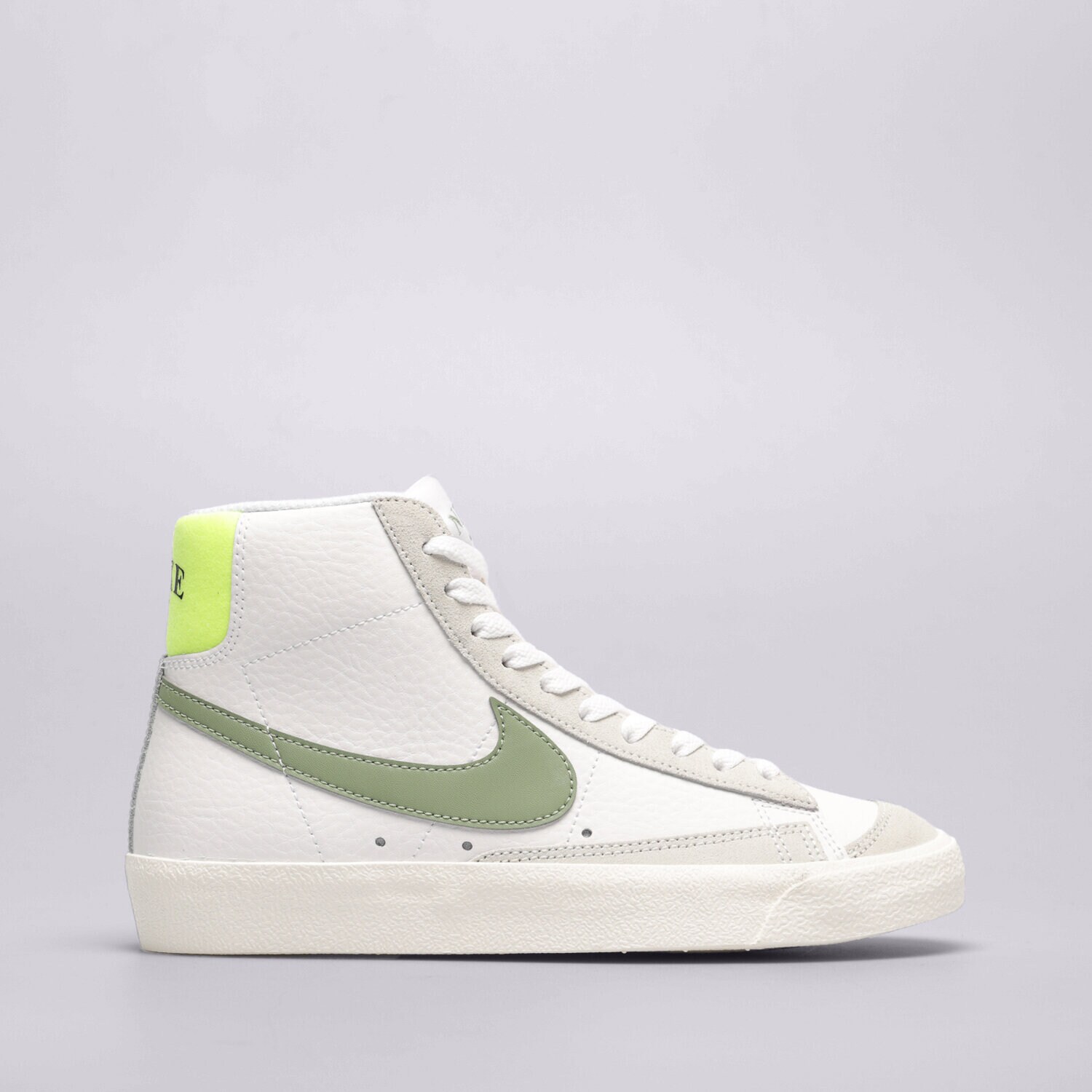 Damen Sneaker NIKE WMNS BLAZER MID '77 FJ4740-100 Weiß