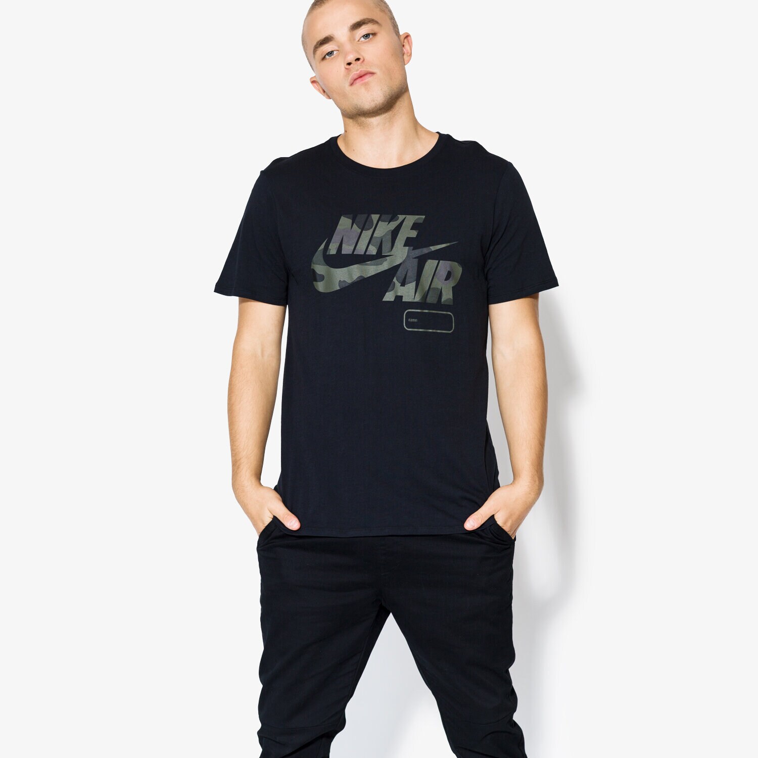 Herren T-Shirt NIKE T-SHIRT SS M NSW TEE AF1 CAMO NAMEBOX AH6956-010 Schwarz