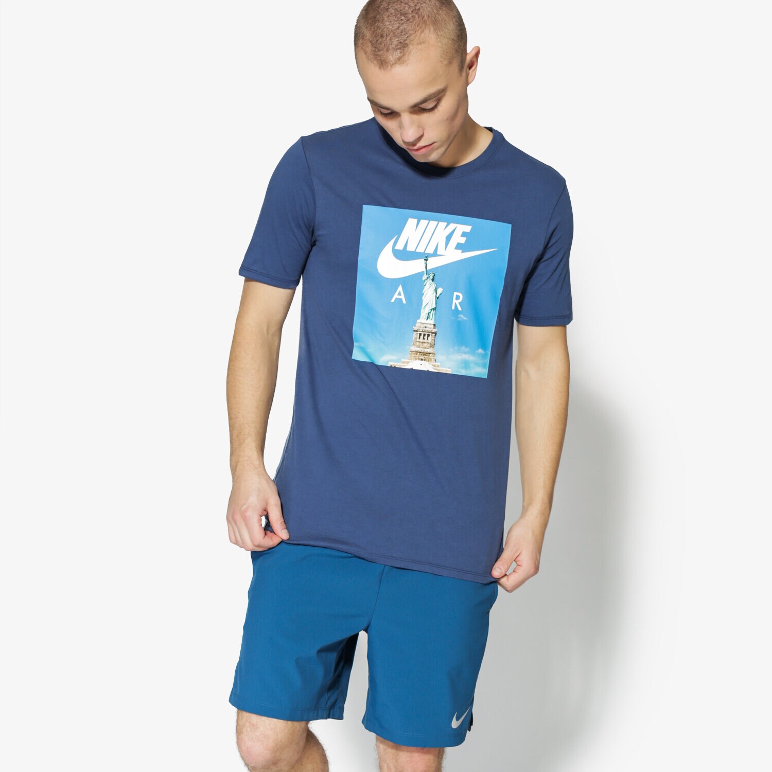 Herren T-Shirt NIKE T-SHIRT SS M NSW TEE AIR 1 892155-451 Dunkelblau
