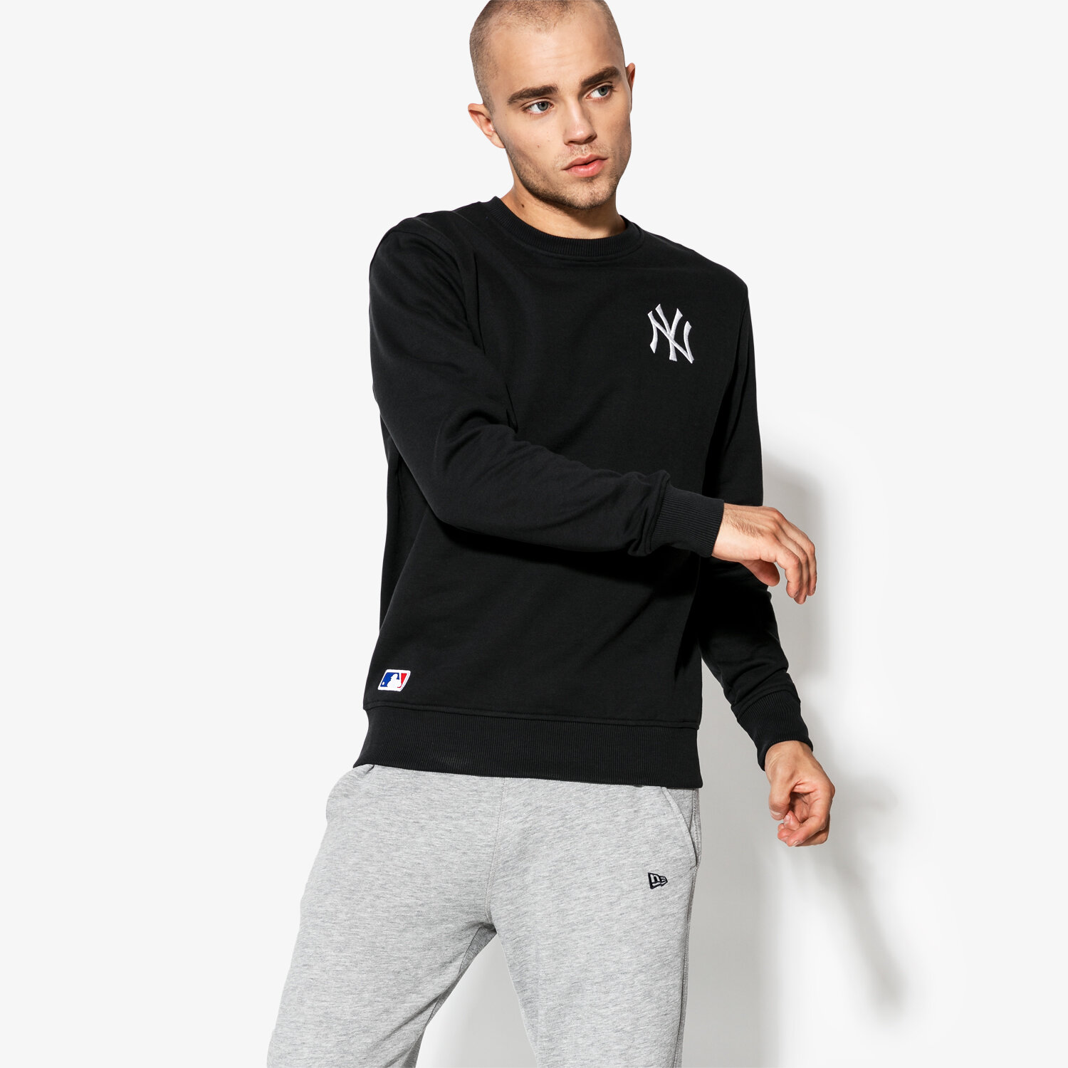 Herren NEW ERA SWEATSHIRT MLB ESSENTIAL CREW NEYYAN BLK NEW YORK YA 11604140 Schwarz