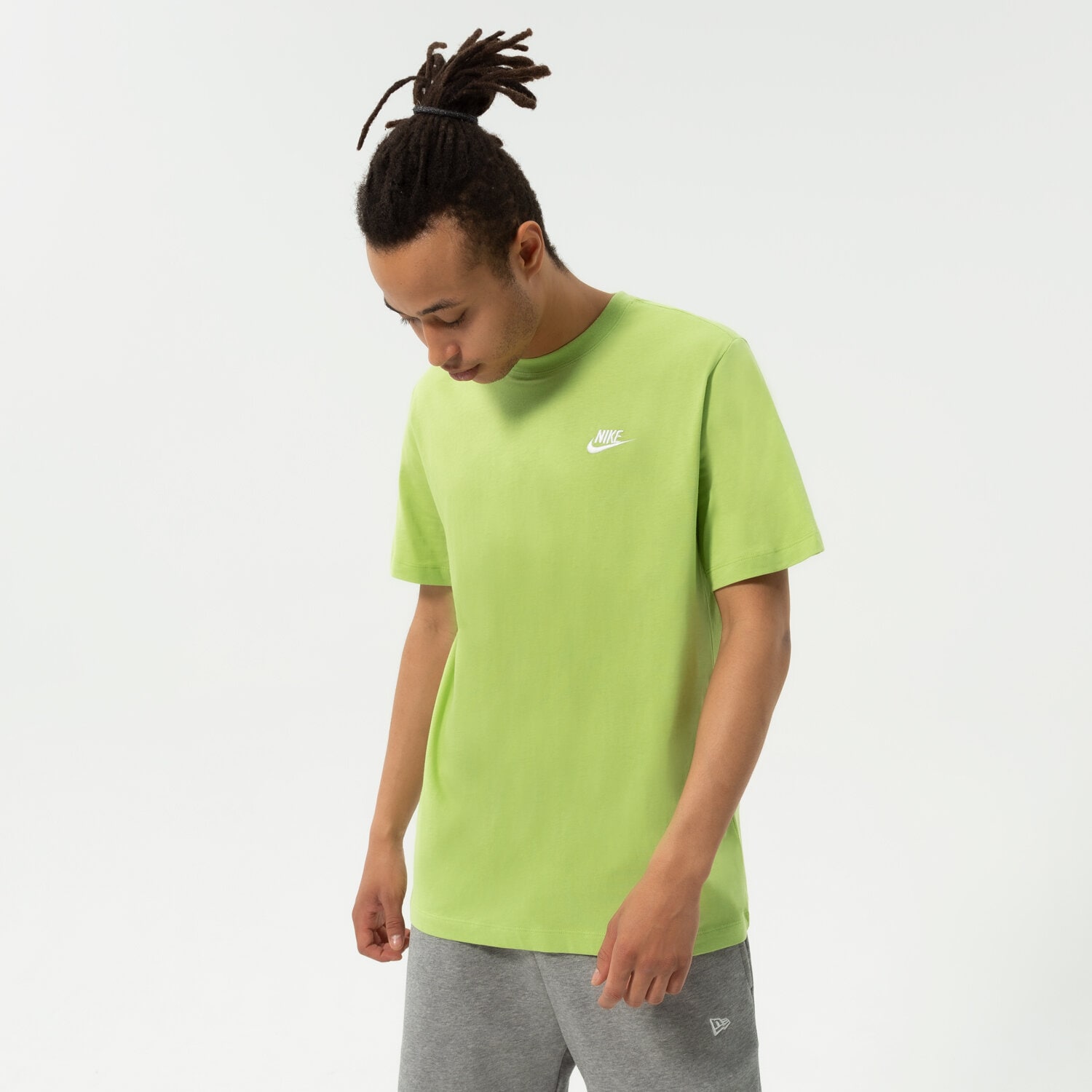 Herren T-Shirt NIKE T-SHIRT SPORTSWEAR CLUB AR4997-332 Grün
