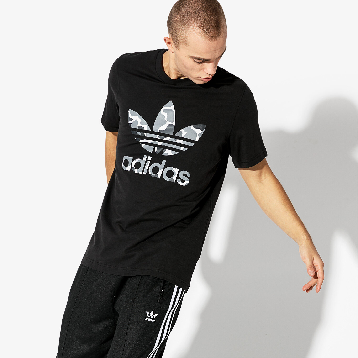 Herren T-Shirt ADIDAS T-SHIRT SS CAMO TREF DH4779 Schwarz