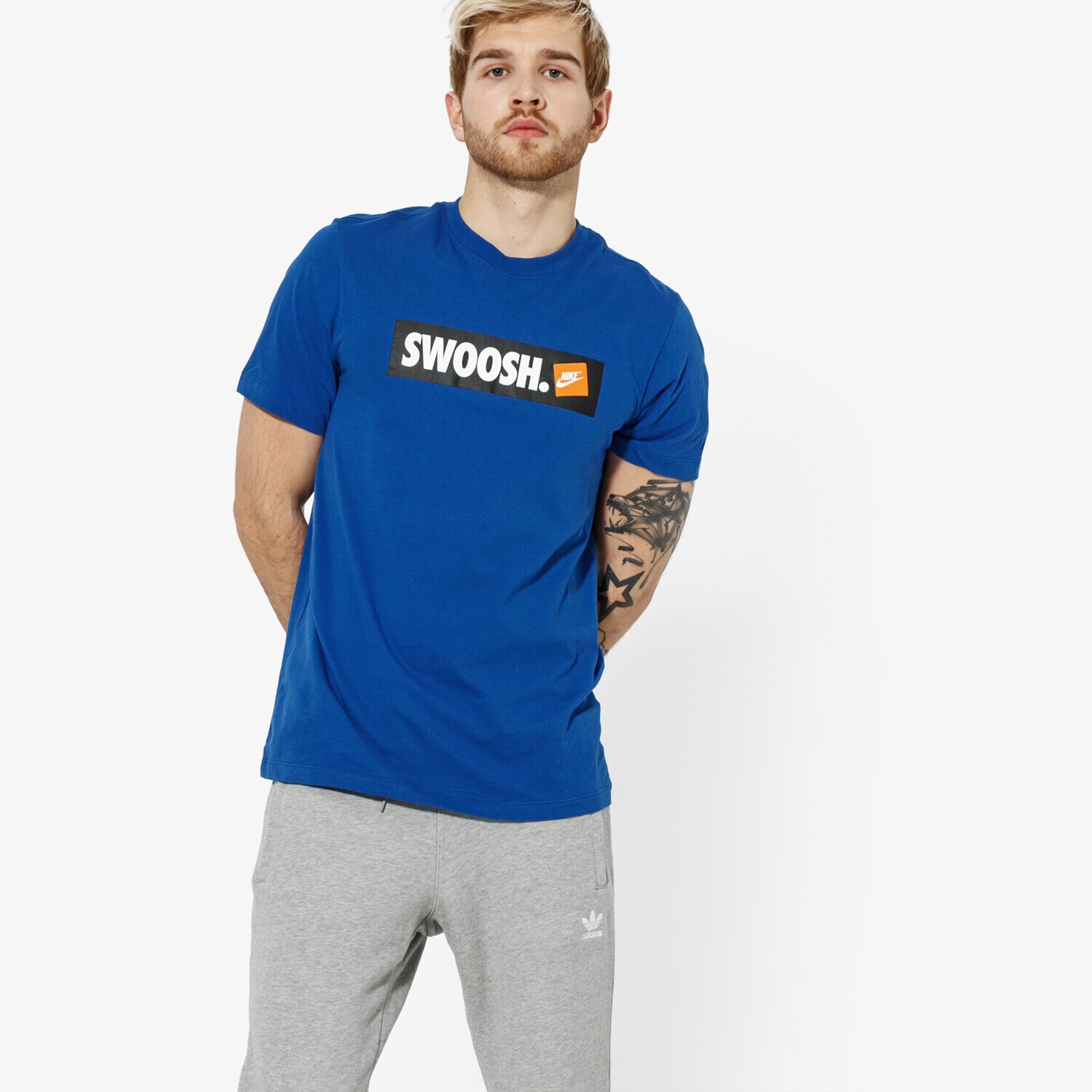 Herren T-Shirt NIKE T-SHIRT SS M NSW TEE SWOOSH BMPR STKR ATHLETIC DEPARTME AR5027-438 Blau