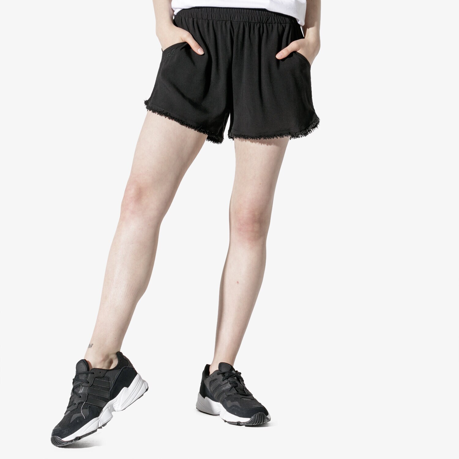 Damen Shorts CONFRONT SHORTS POPPY CF19SZD04001 Schwarz