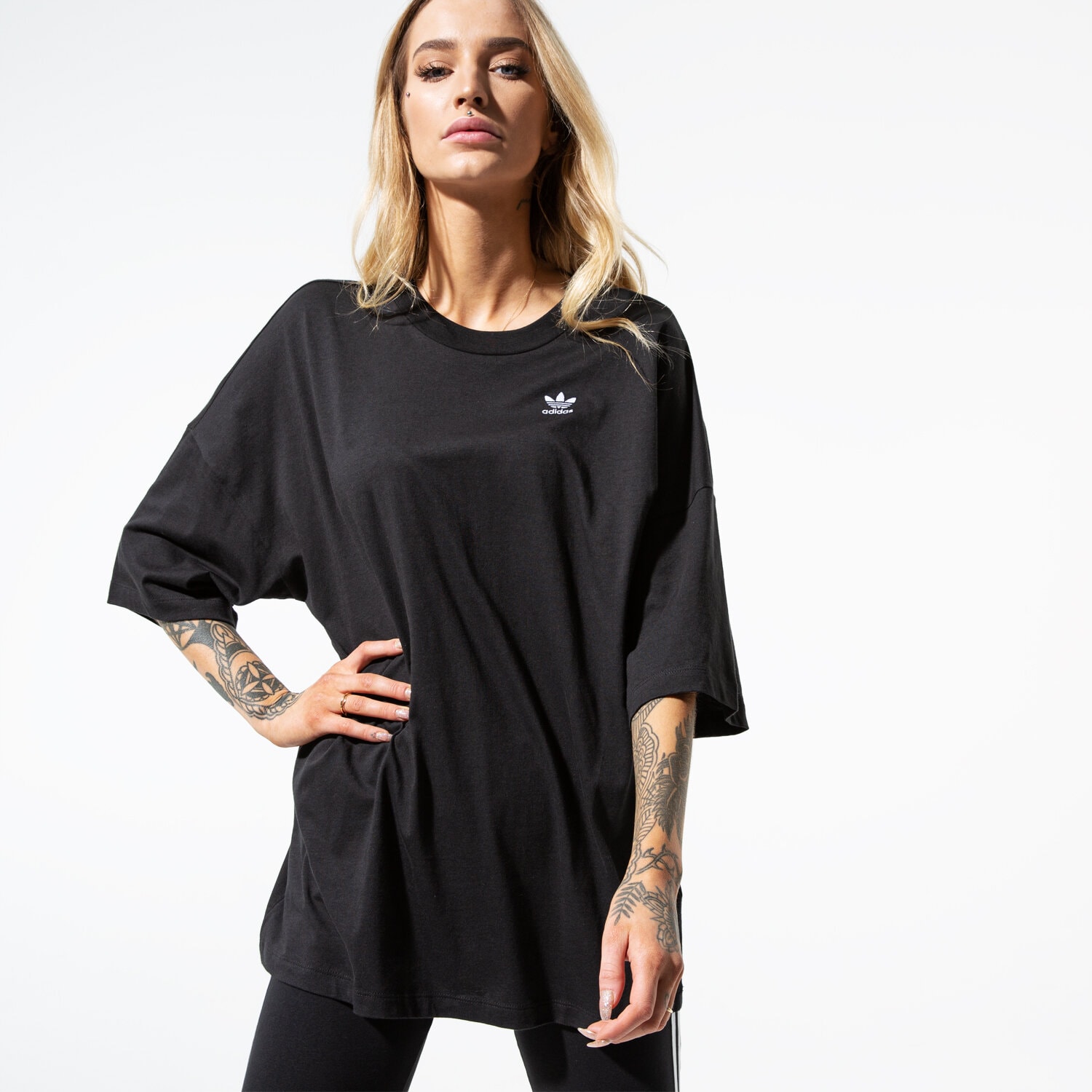 Damen T-Shirt ADIDAS T-SHIRT SS RELAXED TEE BLK DW3892 Schwarz