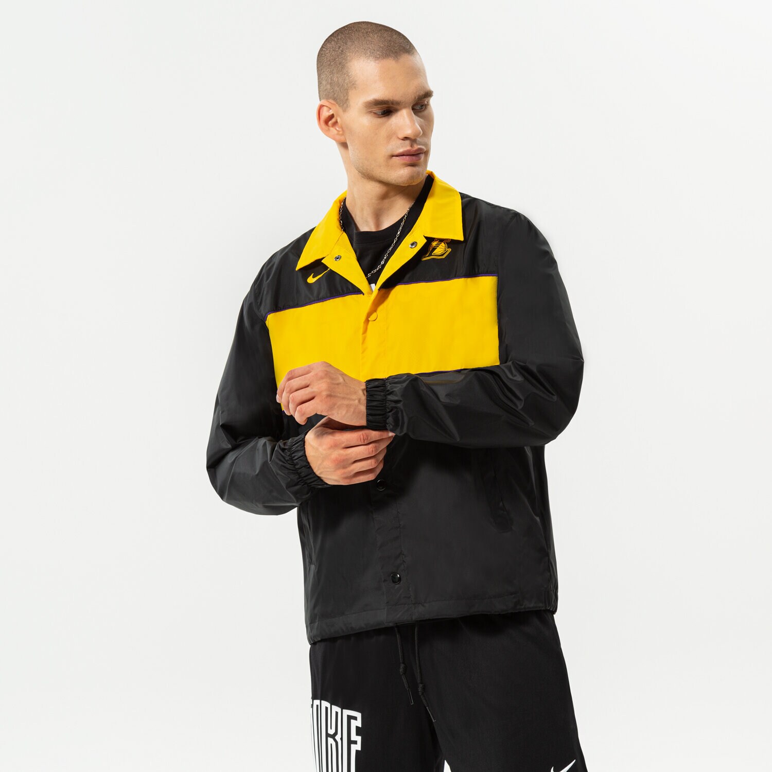 Herren Übergangsjacke NIKE JACKE LAL M NK JKT LTWT CTS NBA DN4702-010 Schwarz