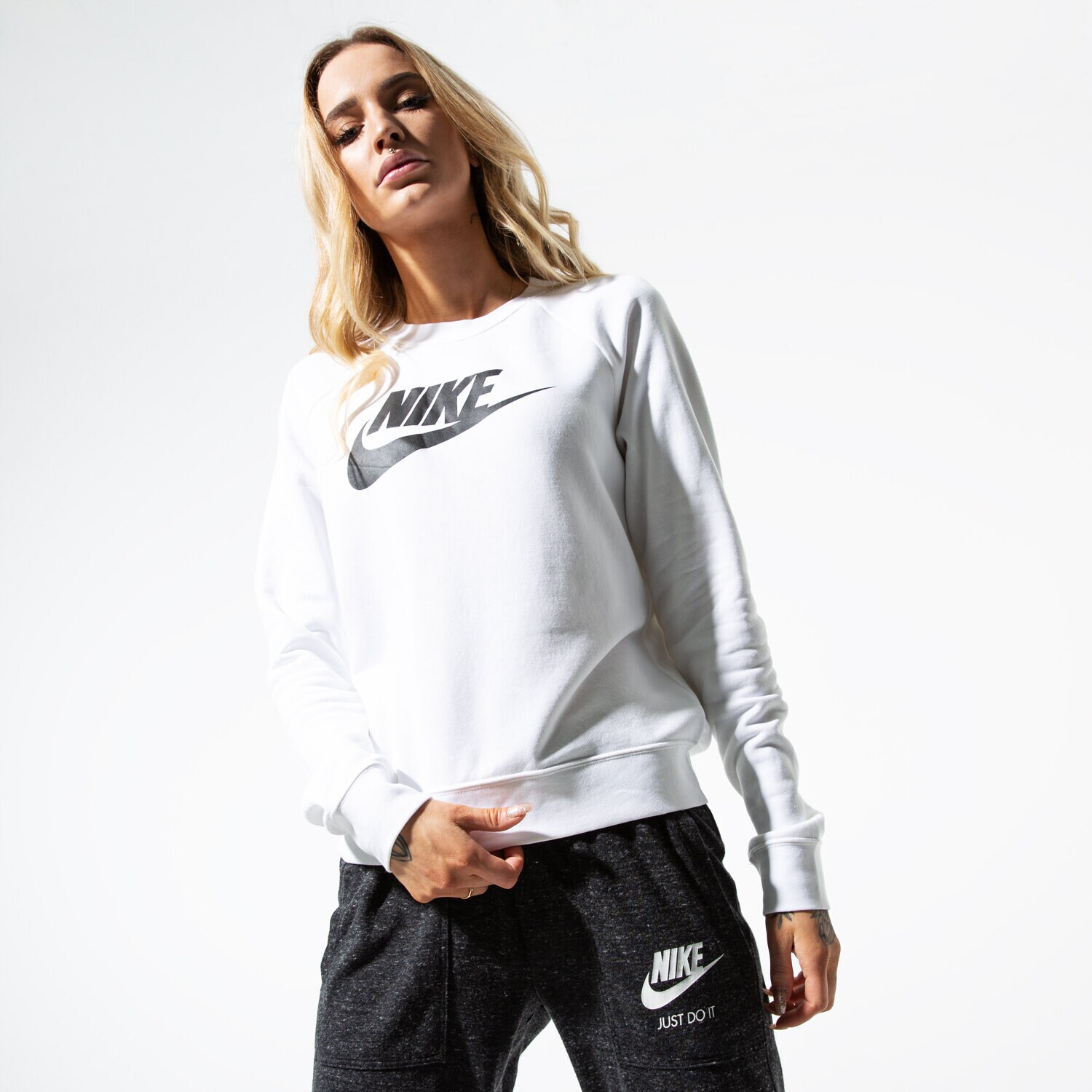 Damen NIKE SWEATSHIRT W NSW ESSNTL CREW FLC HBR BV4112-100 Weiß