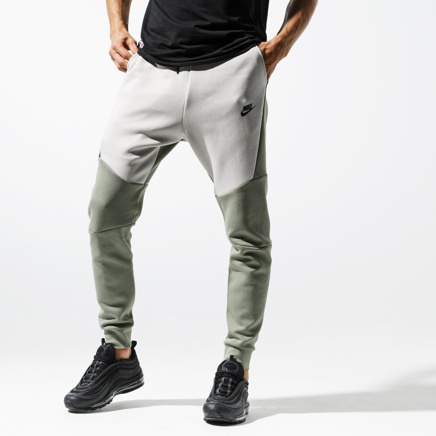 Herren Hosen NIKE HOSE M NSW TCH FLC JGGR 805162-371 Grün