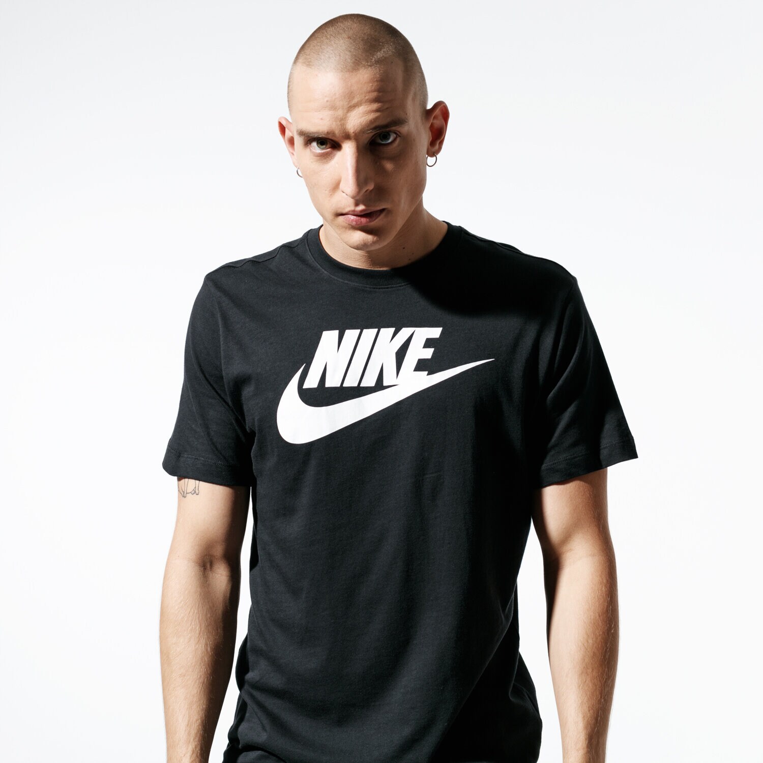 Herren T-Shirt NIKE T-SHIRT SS M NSW TEE ICON FUTURA AR5004-010 Schwarz