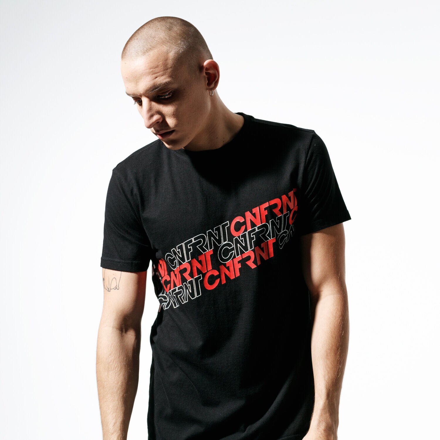 Herren T-Shirt CONFRONT T-SHIRT FOOT PRINT BLK TEE CF39TSM60002 Schwarz