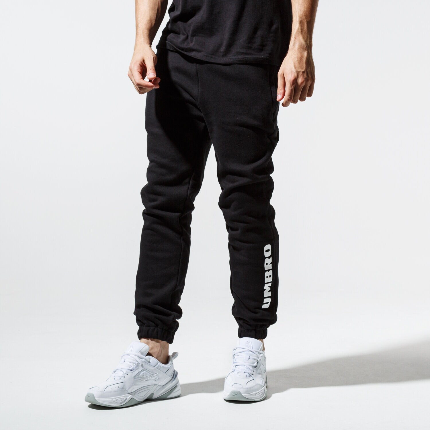 Herren Hosen UMBRO HOSE CLASSIC TAPE PANTS UL39SPM83001 Schwarz