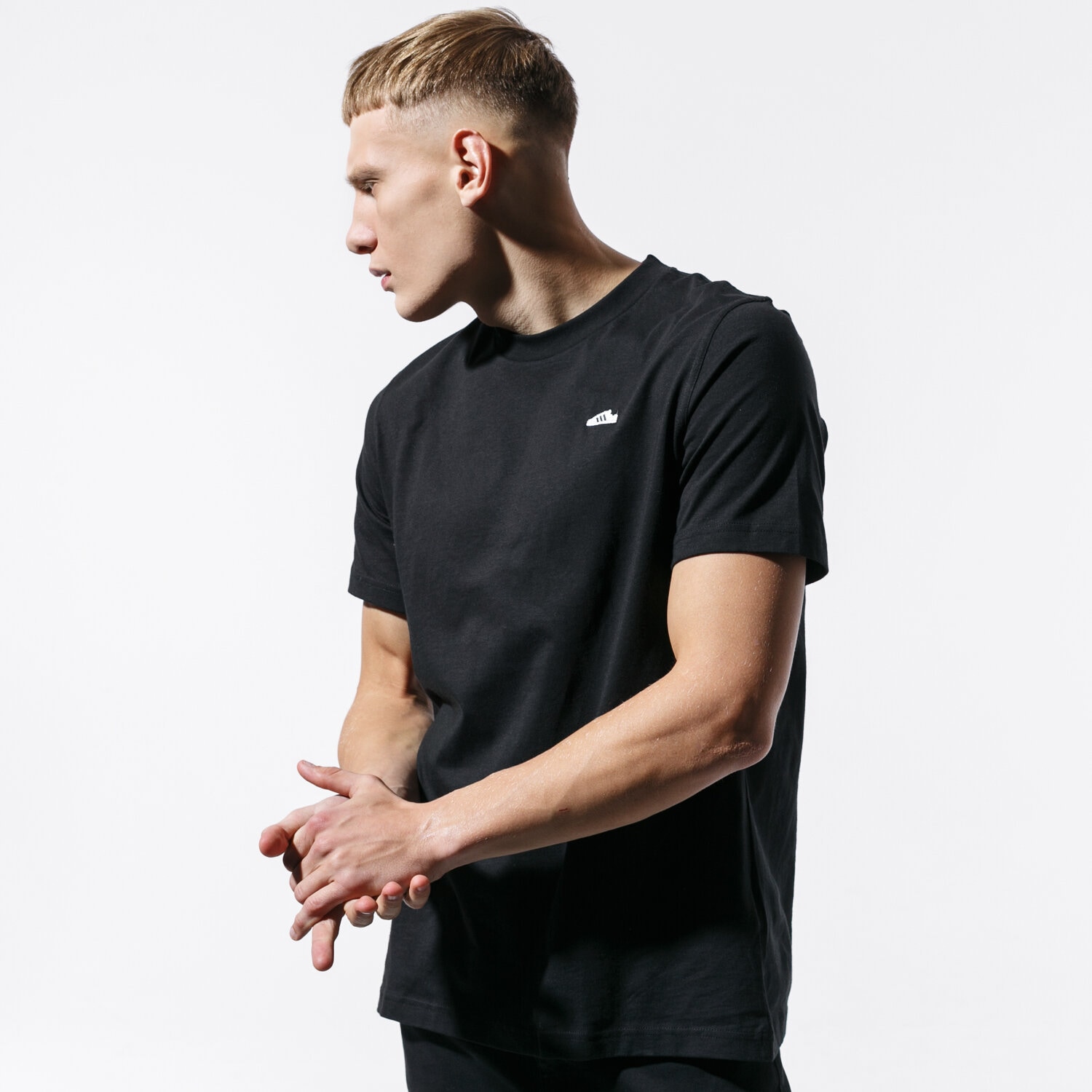 ADIDAS T SHIRT SS MINI EMB TEE Schwarz ED7638 Sizeer