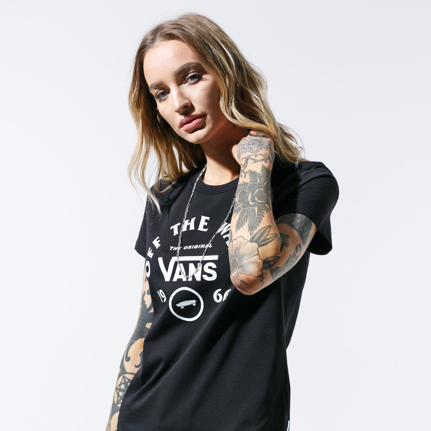 Damen T-Shirt VANS T-SHIRT ATTENDANCE CREW TEE VN0A47WQBLK1 Weiß
