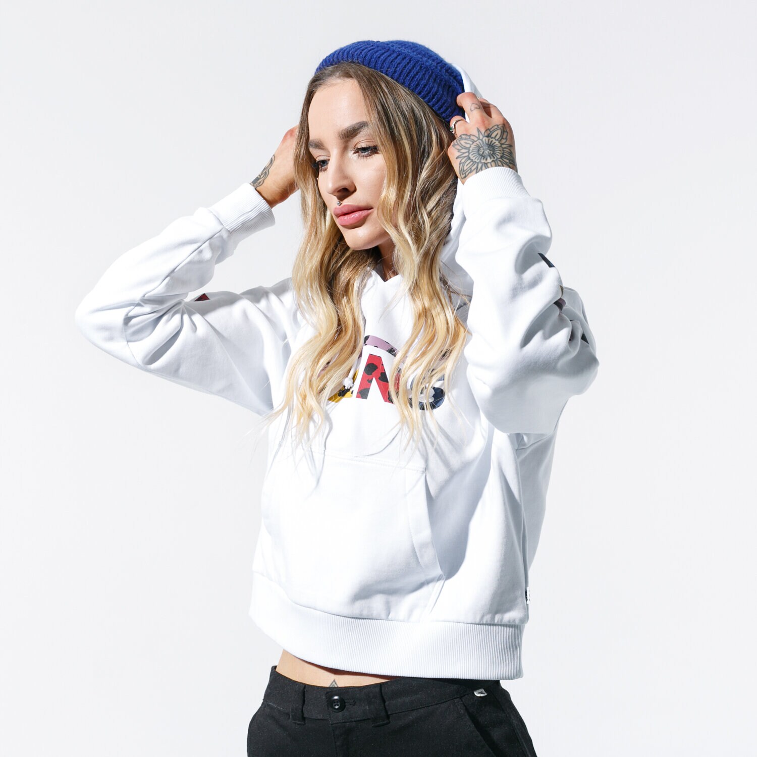 Damen VANS HOODIE WYLD TANGLE CROP VN0A4BEQWHT1 Weiß