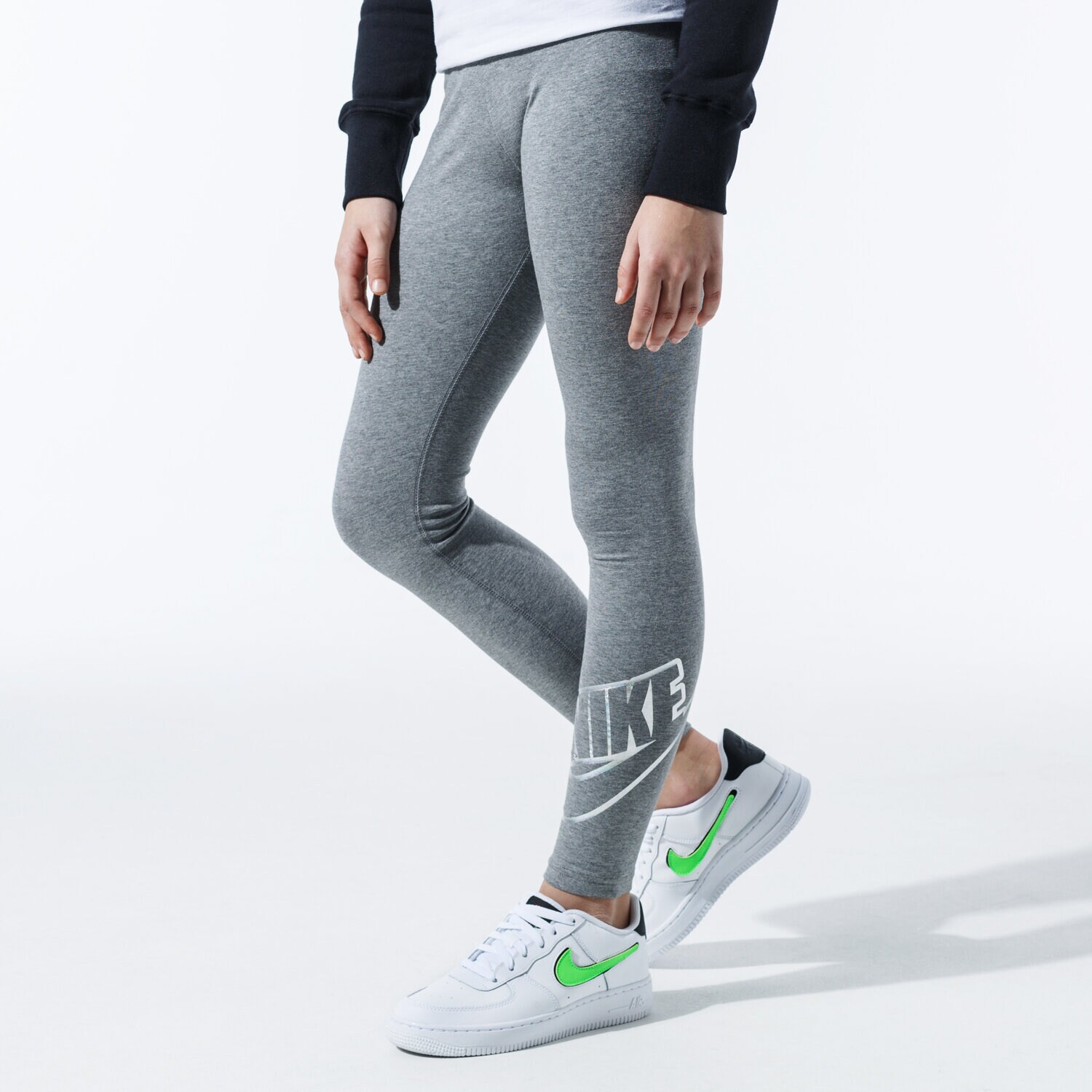Kinder Hosen NIKE LEGGINGS G NSW LGGNG FAVORITES SHINE CQ4221-091 Grau