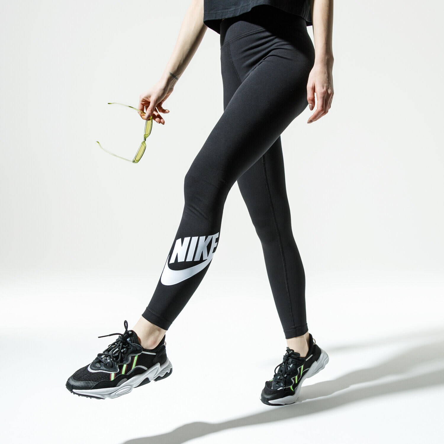 Damen Hosen NIKE LEGGINGS W NSW LEGASEE LGNG HW FUTURA CJ2297-011 Schwarz