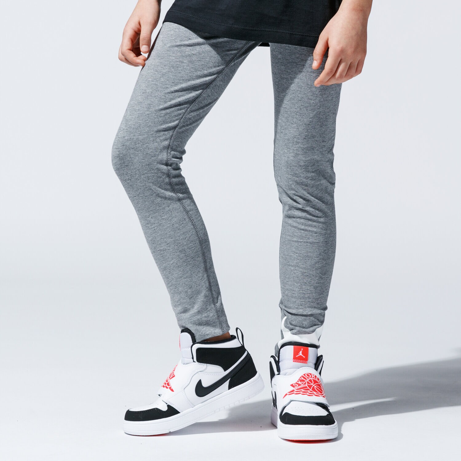 Kinder Hosen NIKE LEGGINGS SPORTSWEAR AR4076-092 Grau