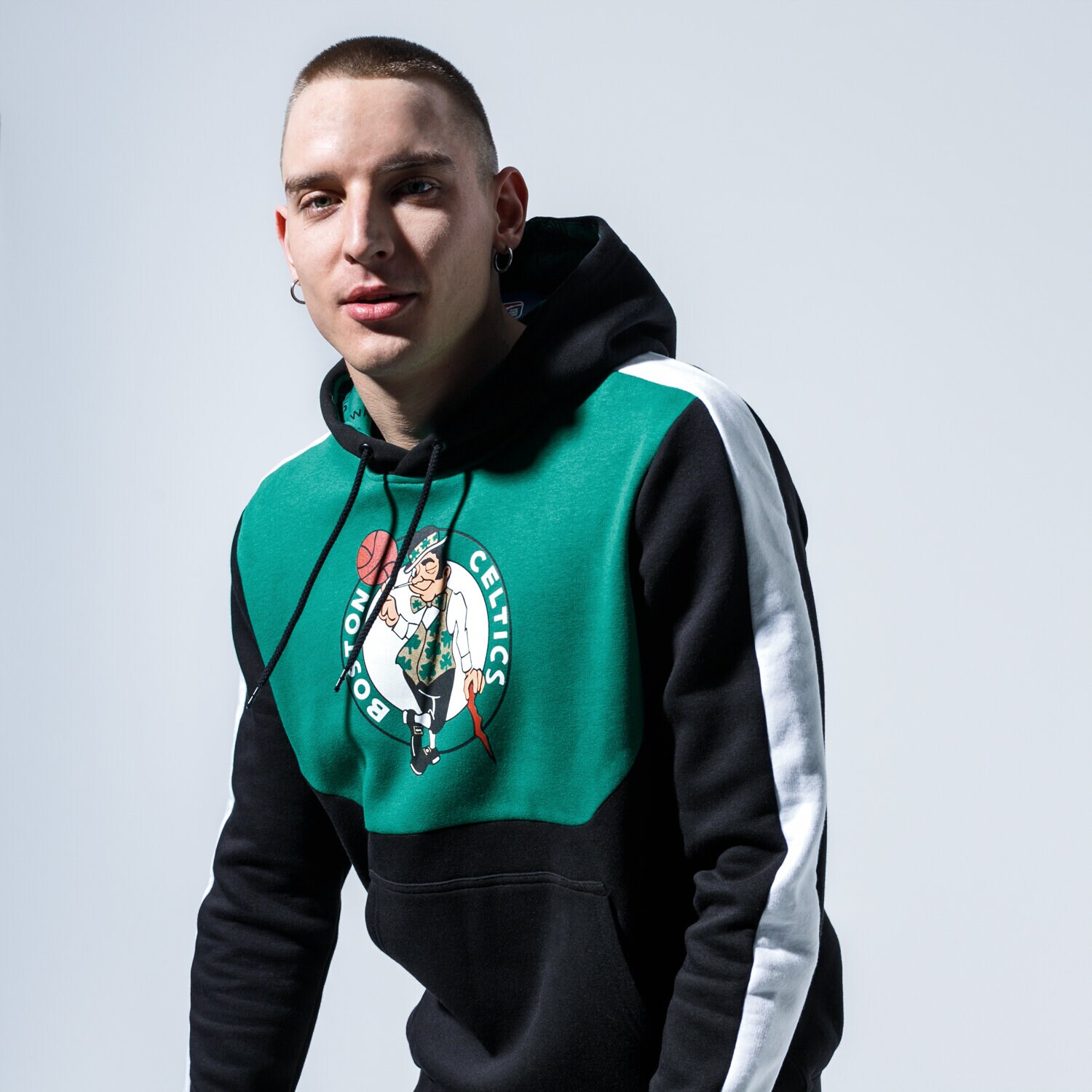 Herren NEW ERA HOODIE NBA BLOCK HOODY CELTICS BOSTON CELTICS BLKKGR 12195398 Schwarz