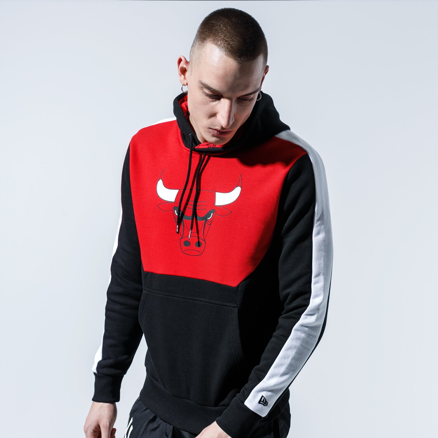 Herren NEW ERA HOODIE NBA BLOCK HOODY BULLS CHICAGO BULLS BLKFDR 12195397 Schwarz