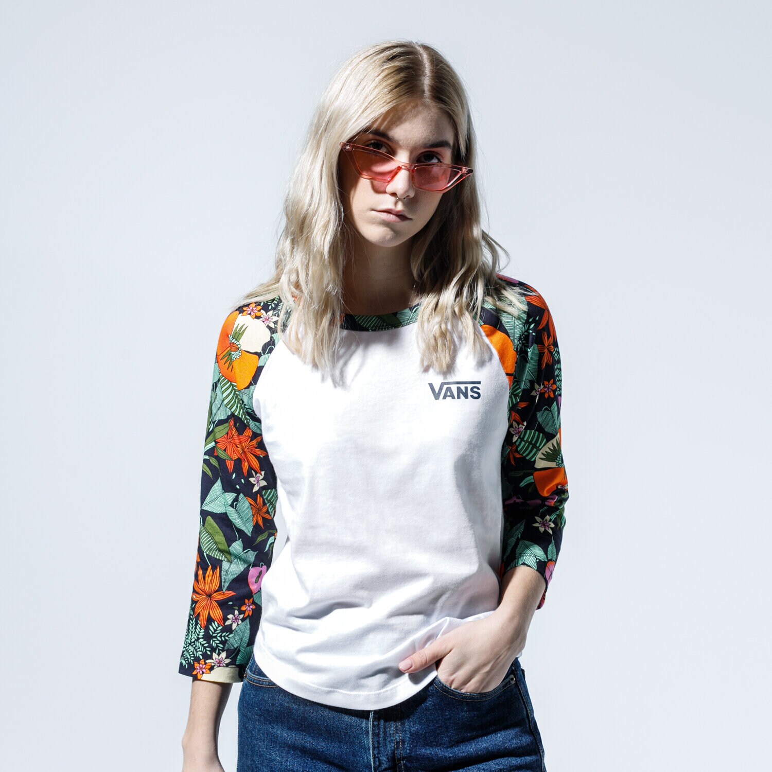 Damen T-Shirt VANS T-SHIRT WM NURSERY WHITE/MULTI TROPIC VN0A4DOIVBM1 Weiß