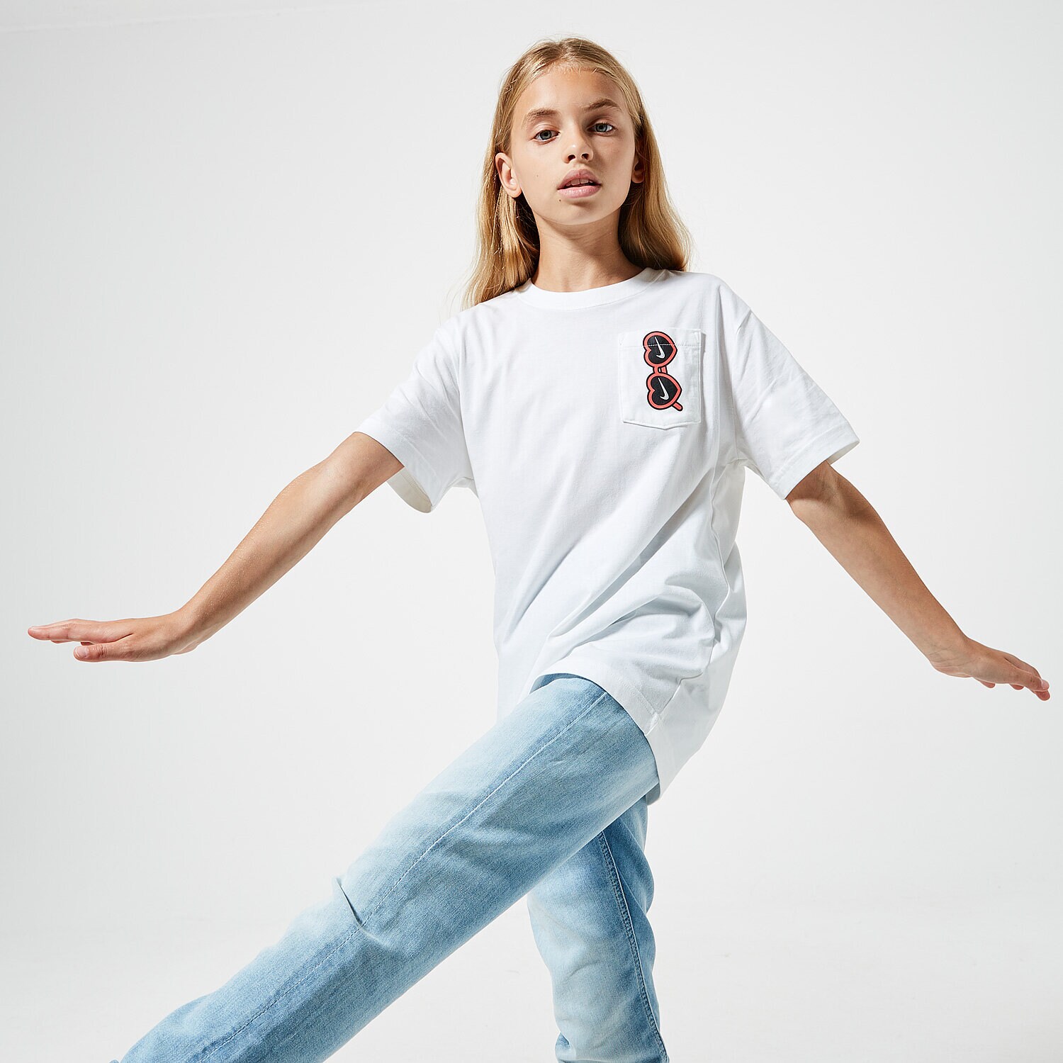 Kinder T-Shirt NIKE T-SHIRT G NSW TEE SUNGLASS PKT BOYFRND CV2204-100 Weiß