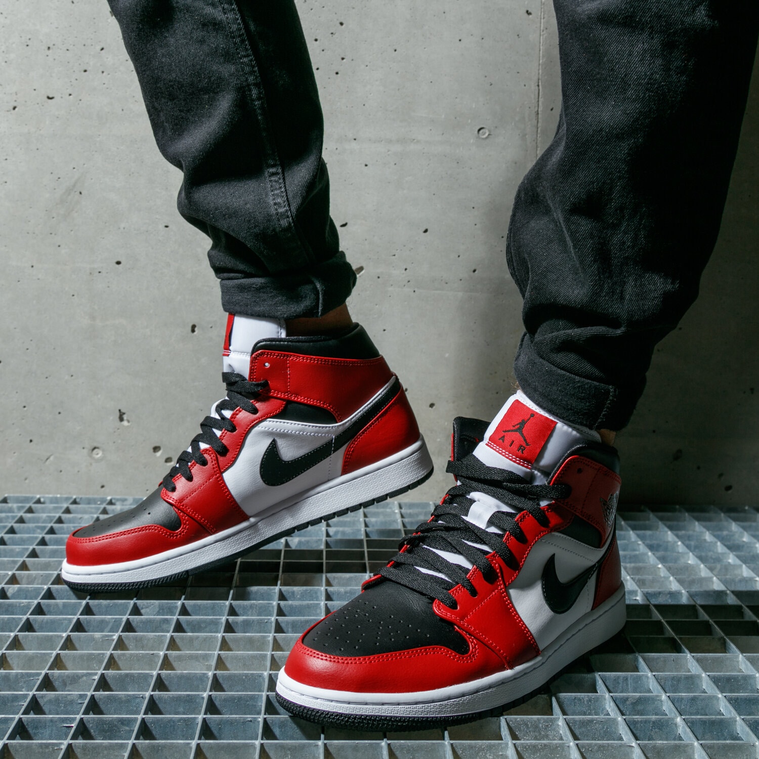 Nike Air Jordan 1 Mid — photo 2