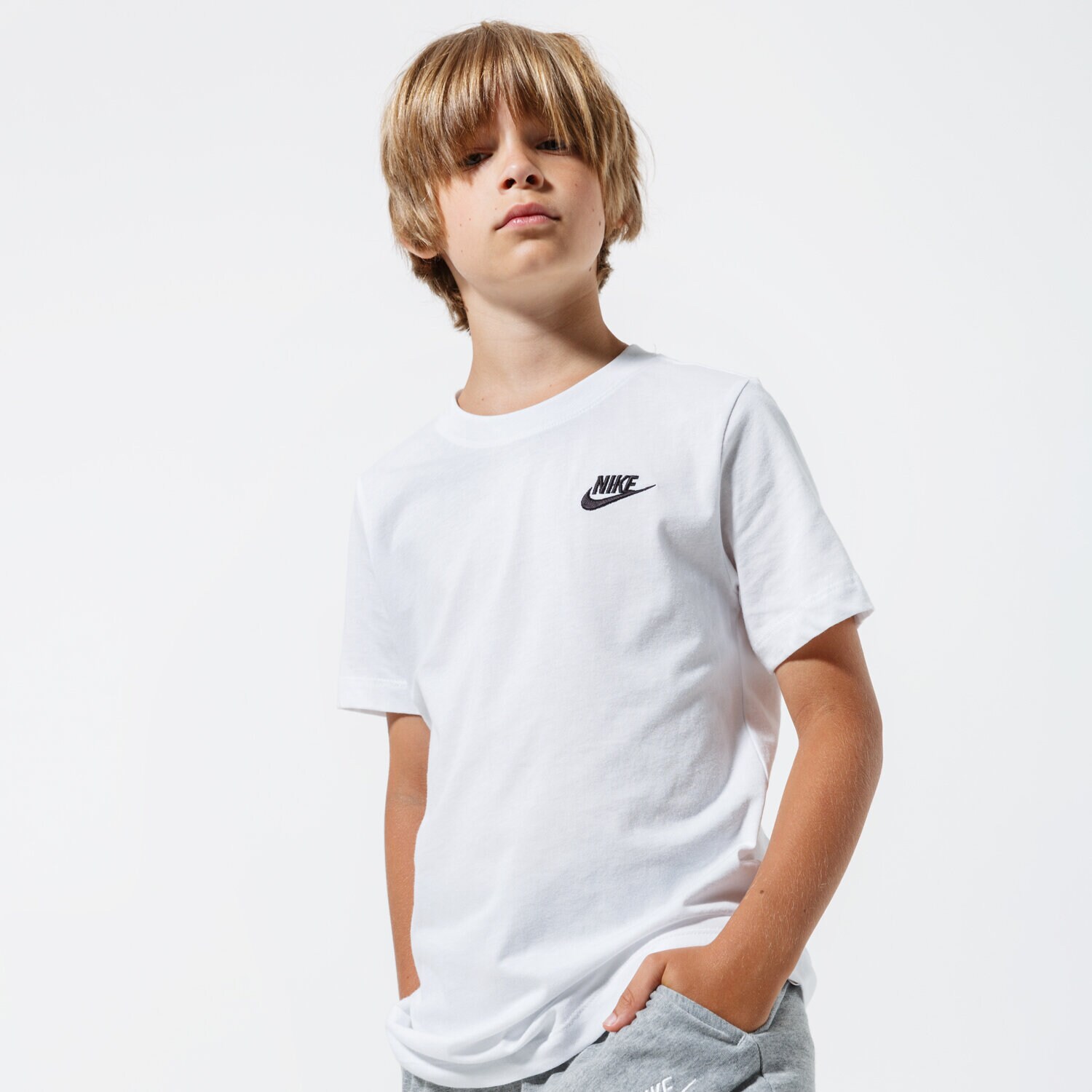 Kinder T-Shirt NIKE T-SHIRT SPORTSWEAR B AR5254-100 Weiß