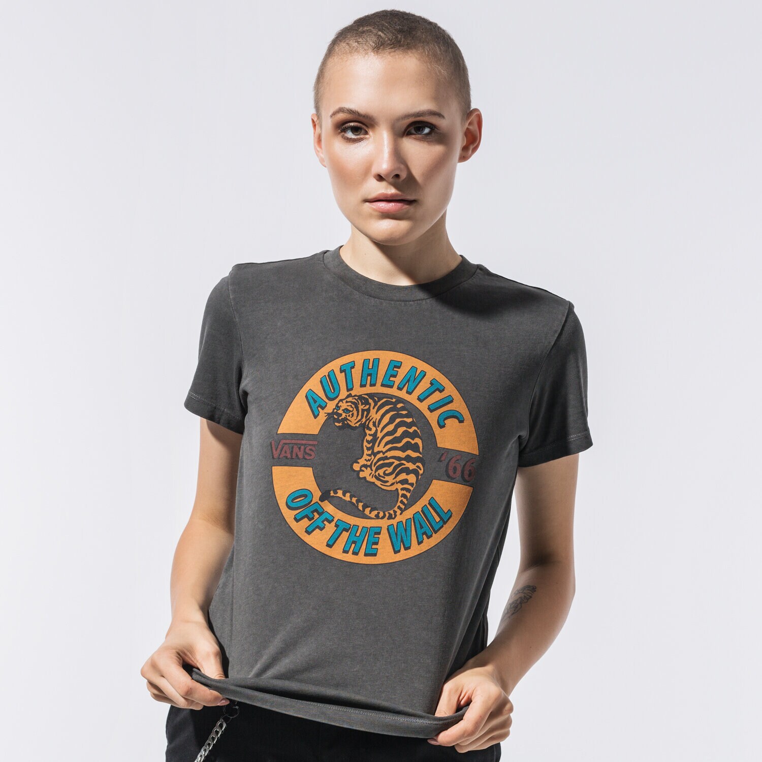 Damen T-Shirt VANS T-SHIRT CHARRA VN0A4SDGBLK1 Multicolor