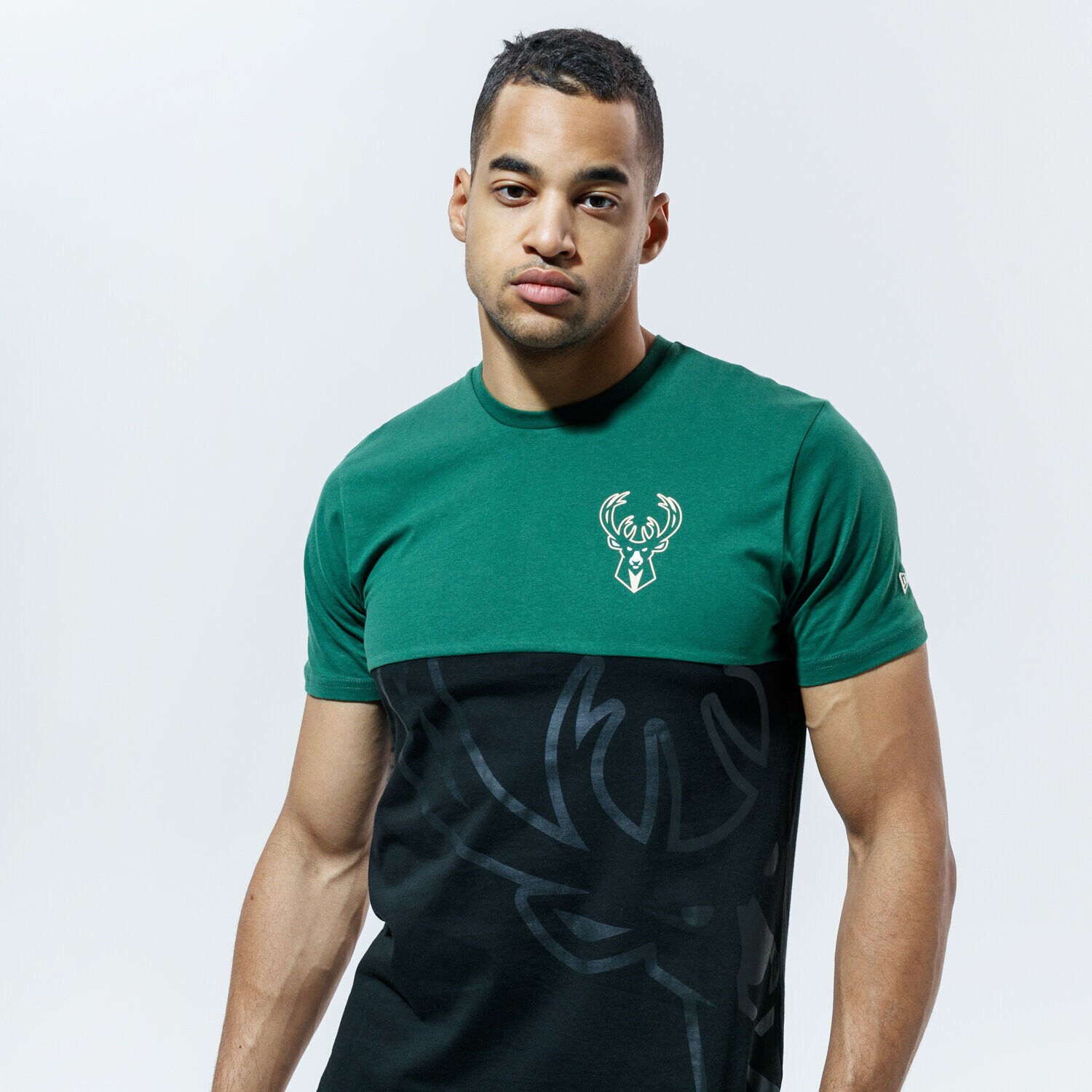 Herren T-Shirt NEW ERA T-SHIRT NBA LARGE OTL SS TEE MILBUC PNGBLK 12487533 Schwarz