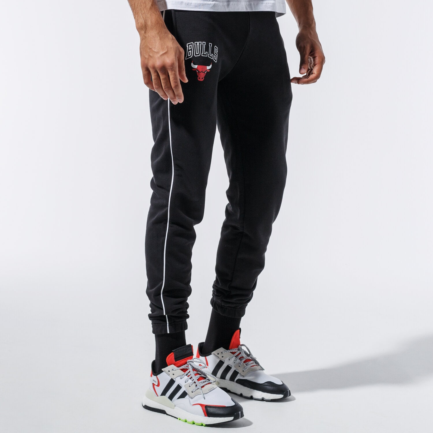 Herren Hosen NEW ERA HOSE NBA STRIPE PIPING JOGGER CHIBUL BLK 11860095