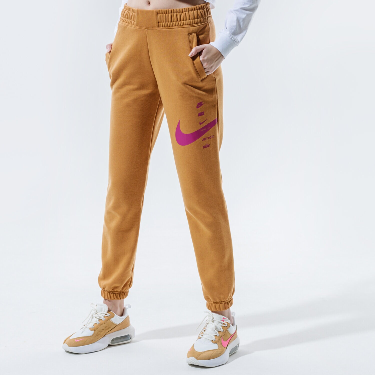 Damen Hosen NIKE HOSE SPORTSWEAR SWOOSH CU5631-201 Beige